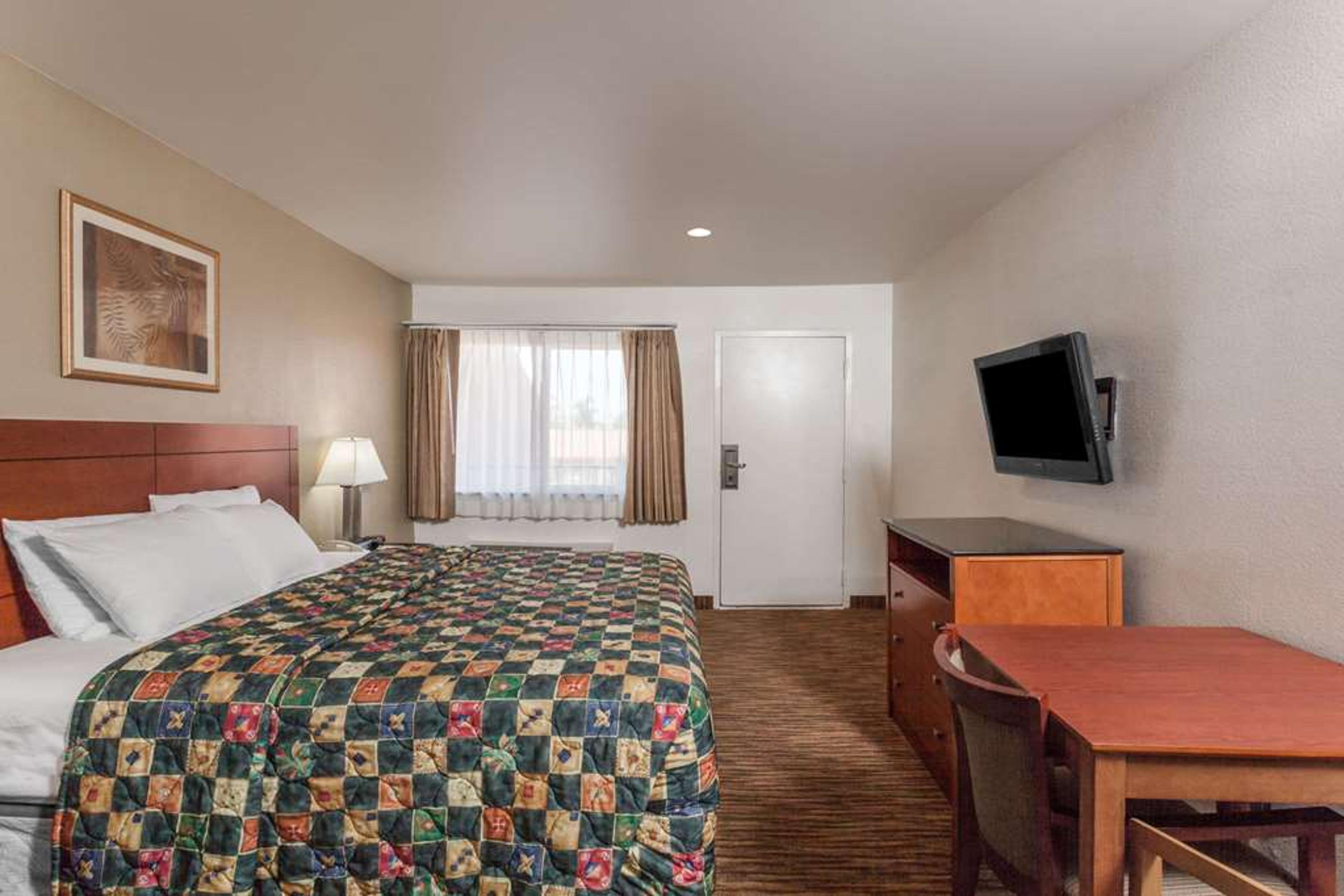 TRAVELODGE BY WYNDHAM HEMET CA