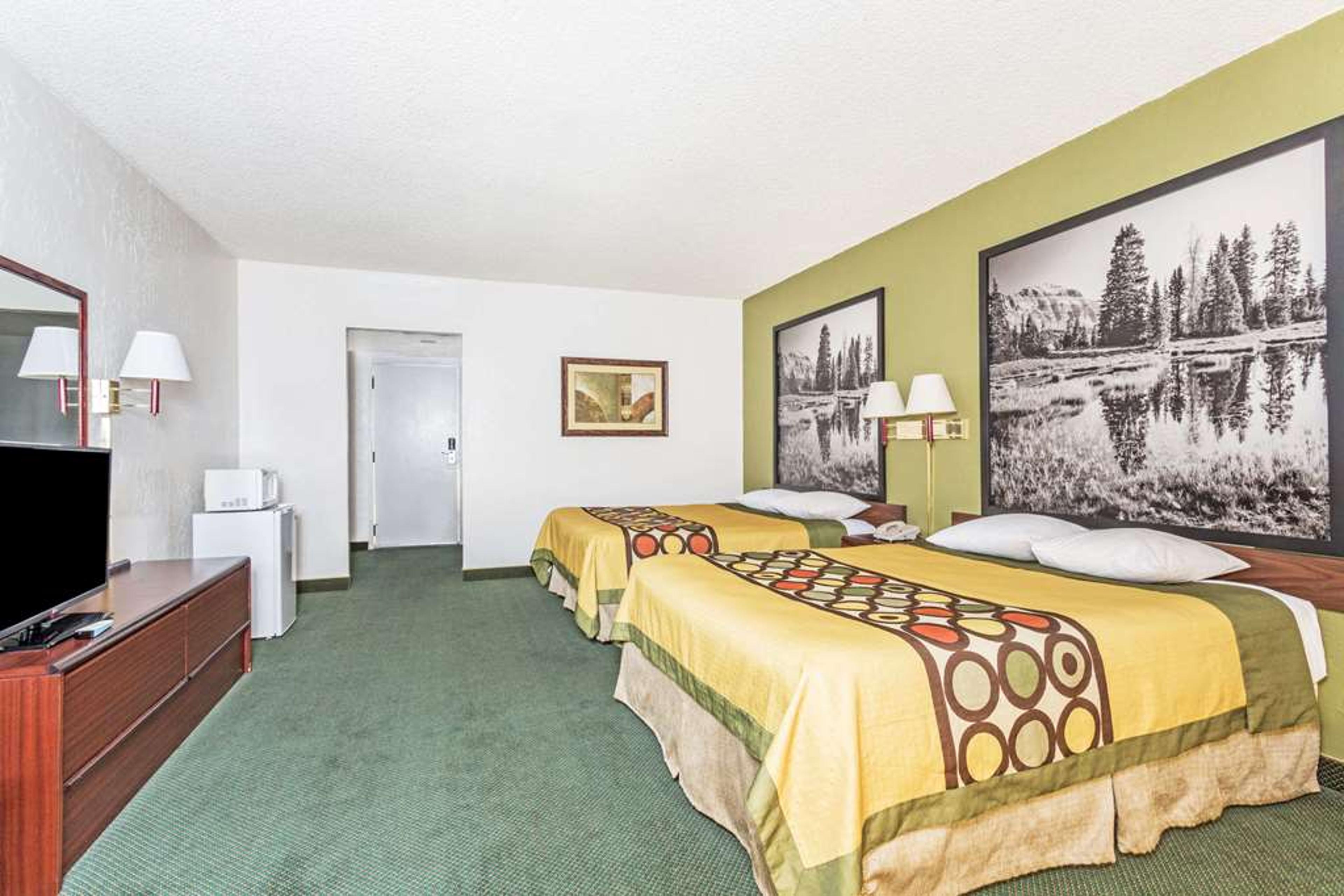 SUPER 8 BY WYNDHAM WENDOVER