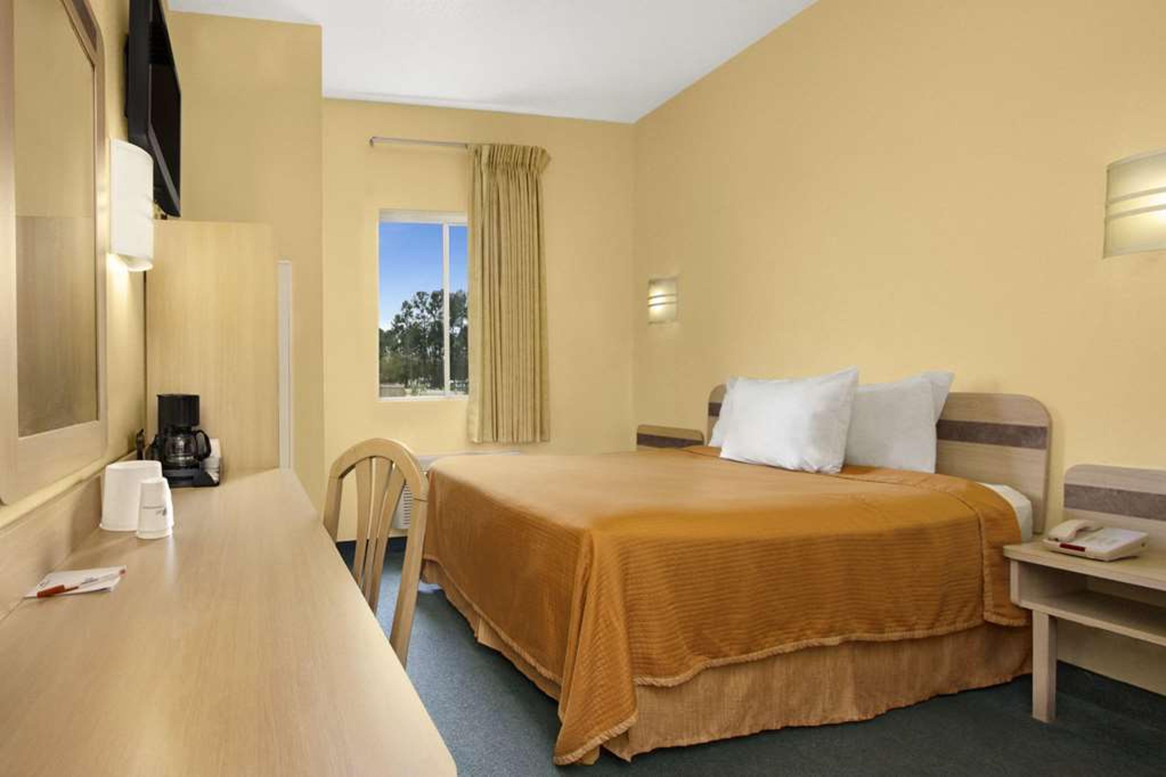 HOWARD JOHNSON BY WYNDHAM TIFTON