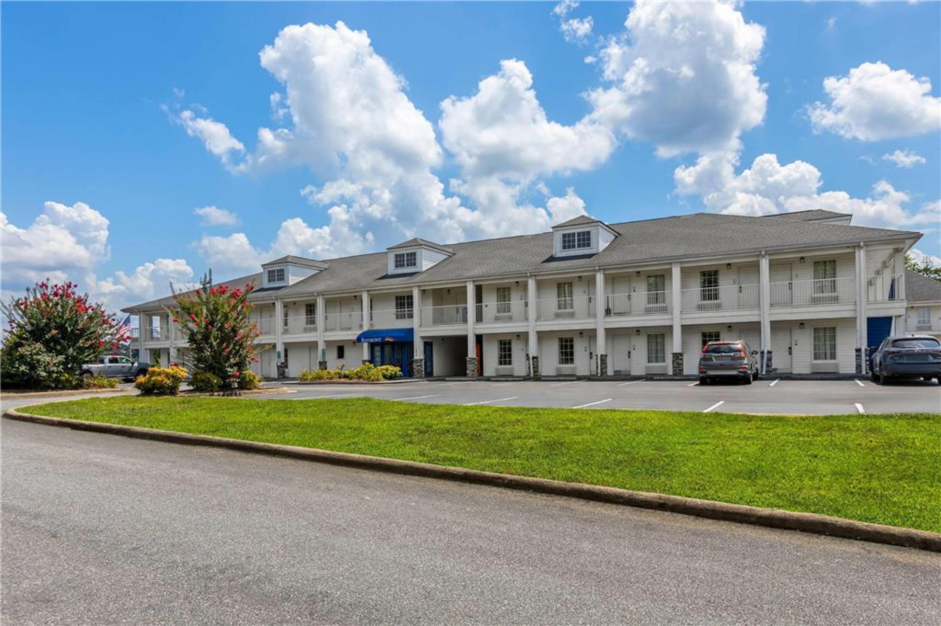 BAYMONT BY WYNDHAM, FOREST CITY