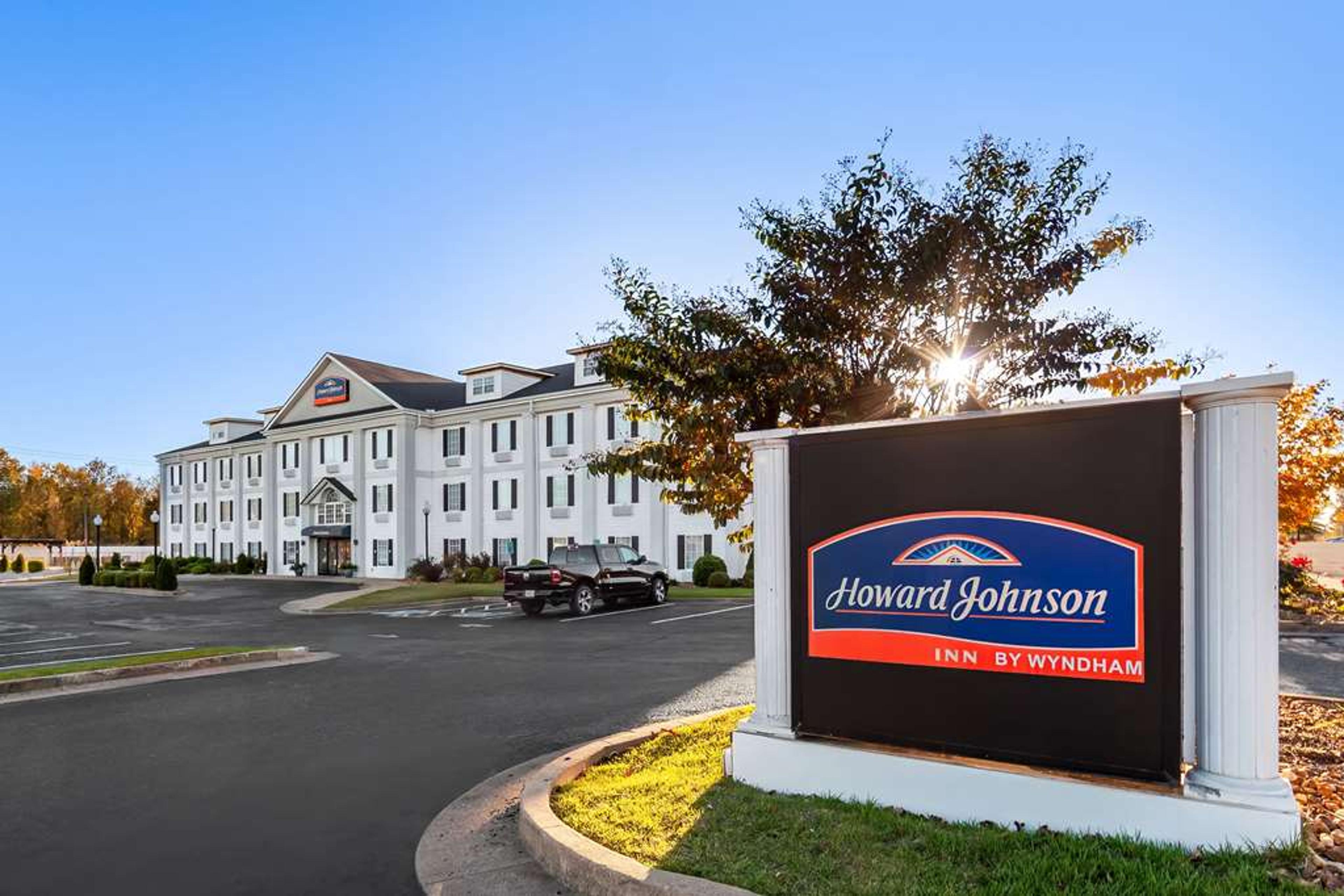 HOWARD JOHNSON EXPRESS INN - J