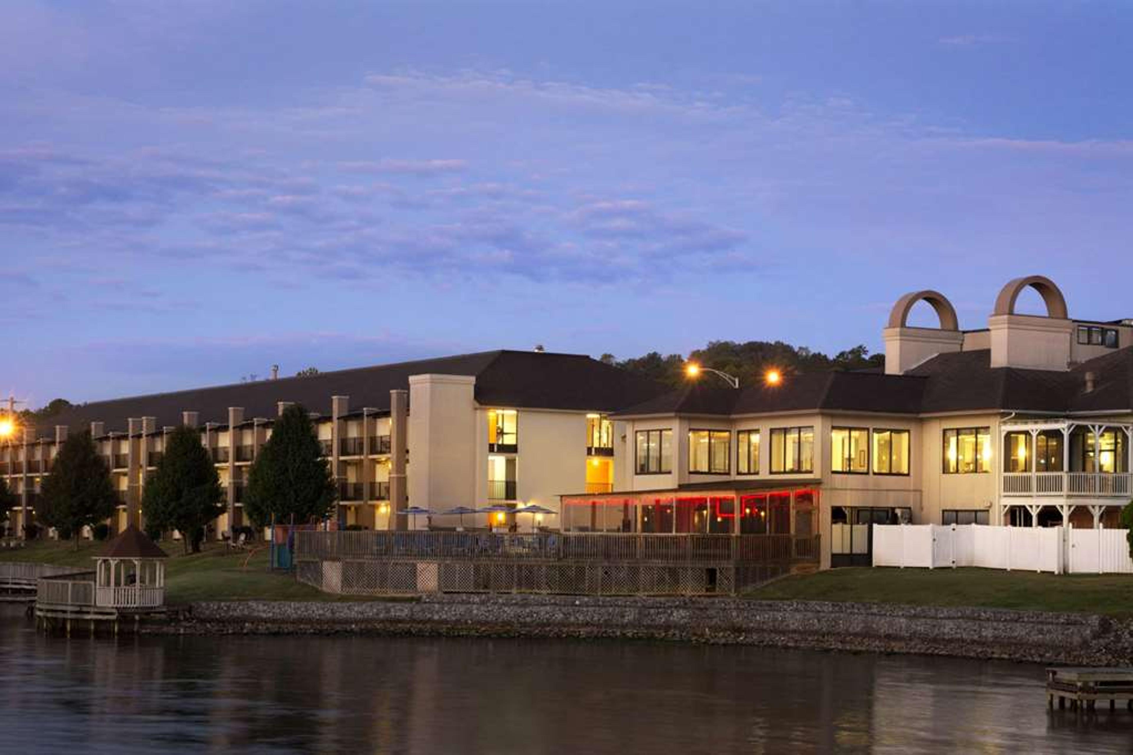 PARKWAY INN AND SUITES