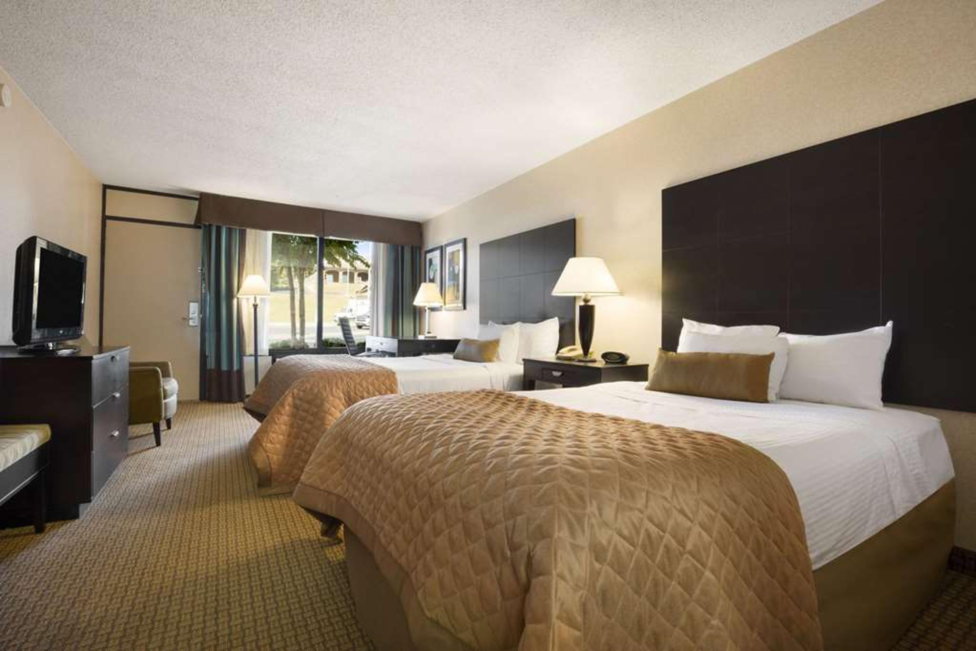 PARKWAY INN AND SUITES
