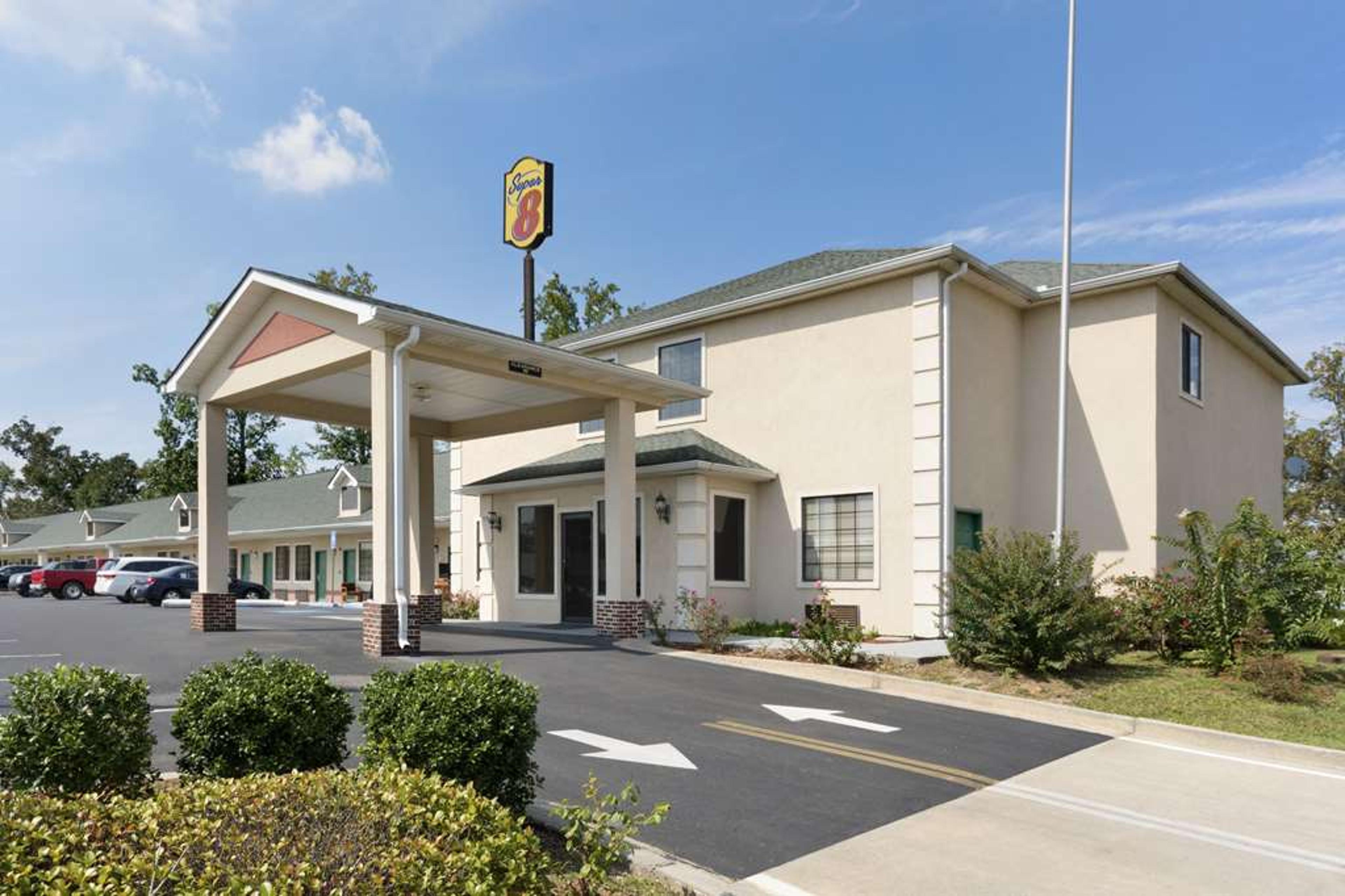 SUPER 8 BY WYNDHAM CHATSWORTH/DALTO