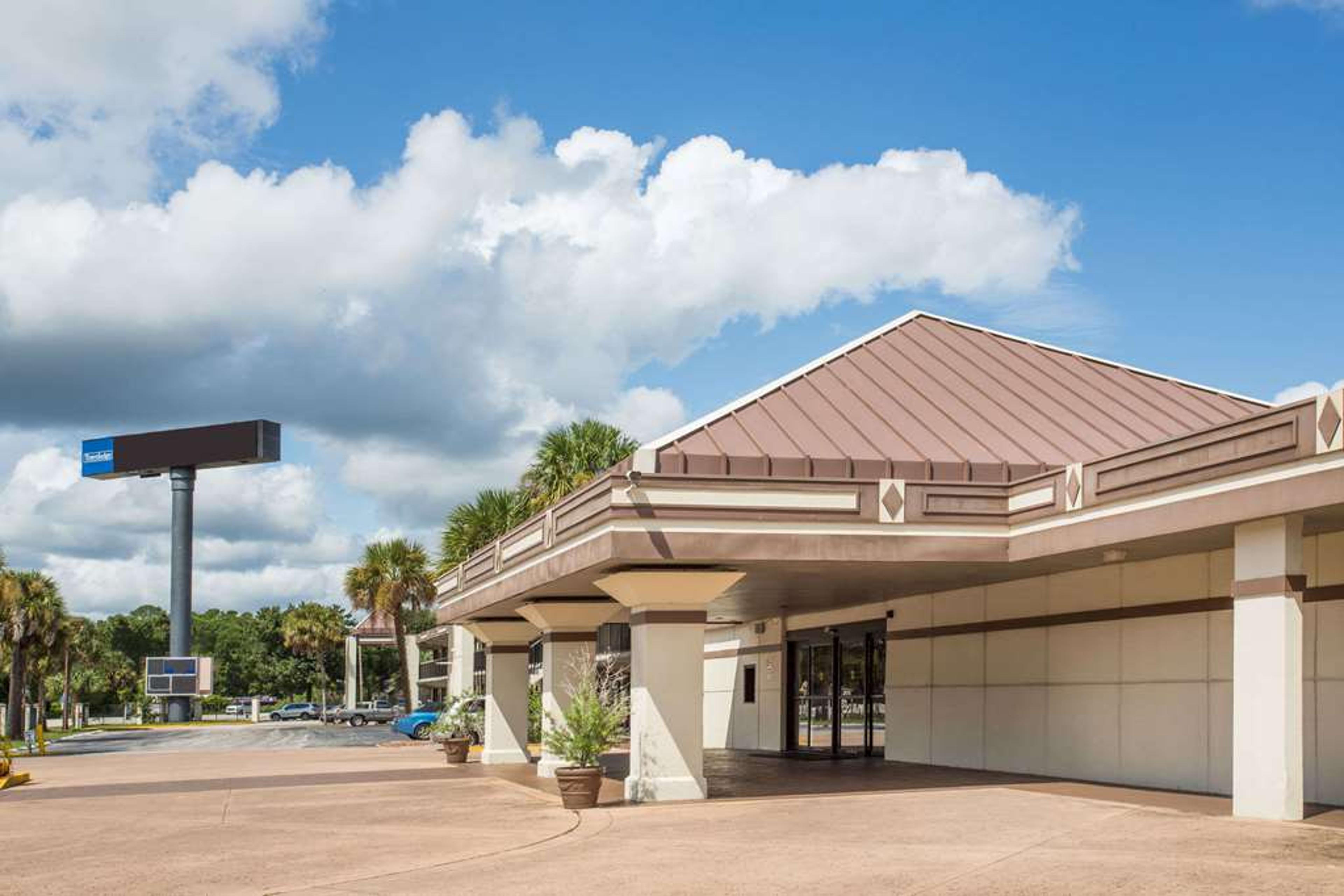 TRAVELODGE BY WYNDHAM DELTONA