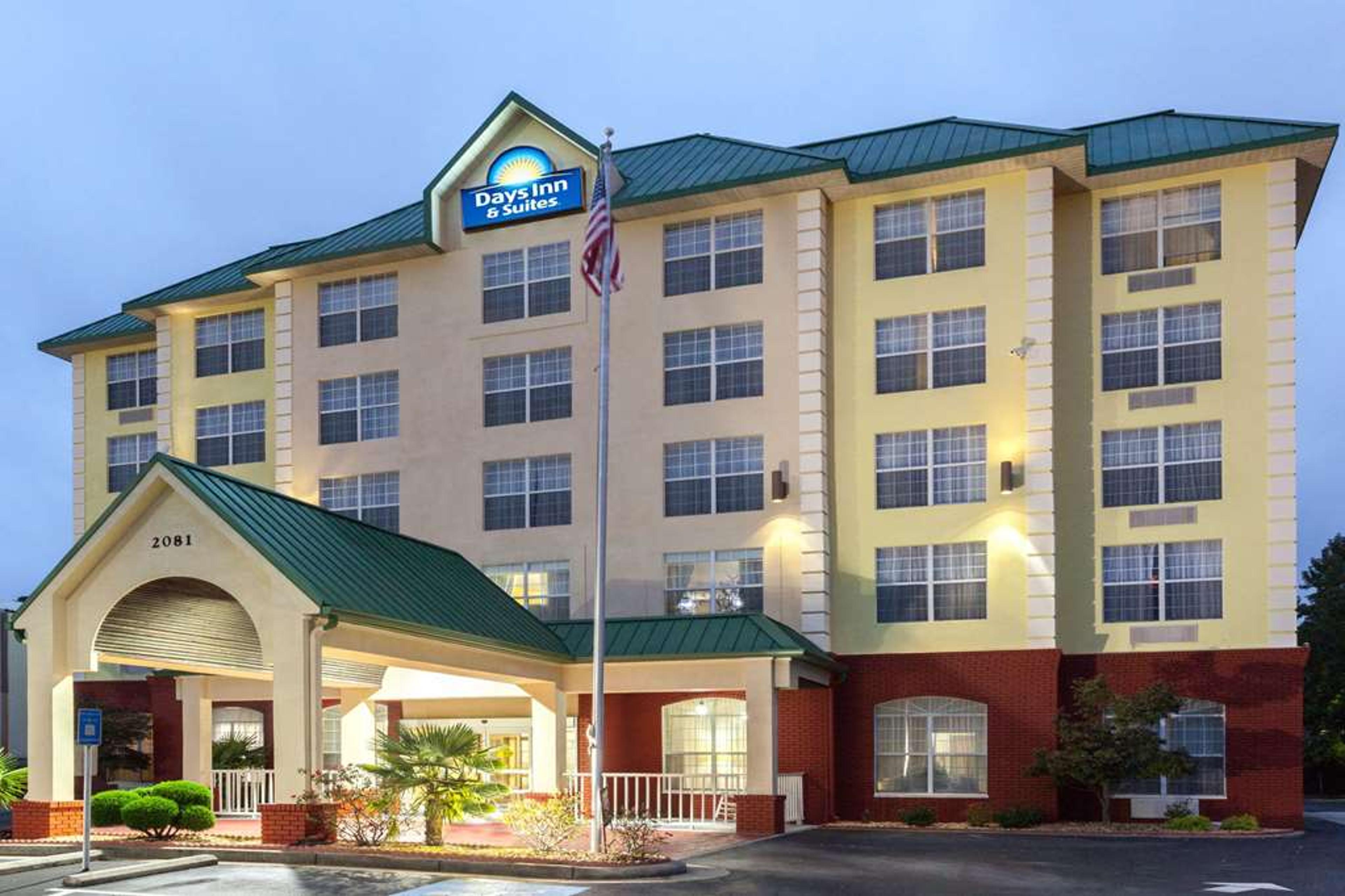 DAYS INN & SUITES BY WYNDHAM TUCKER