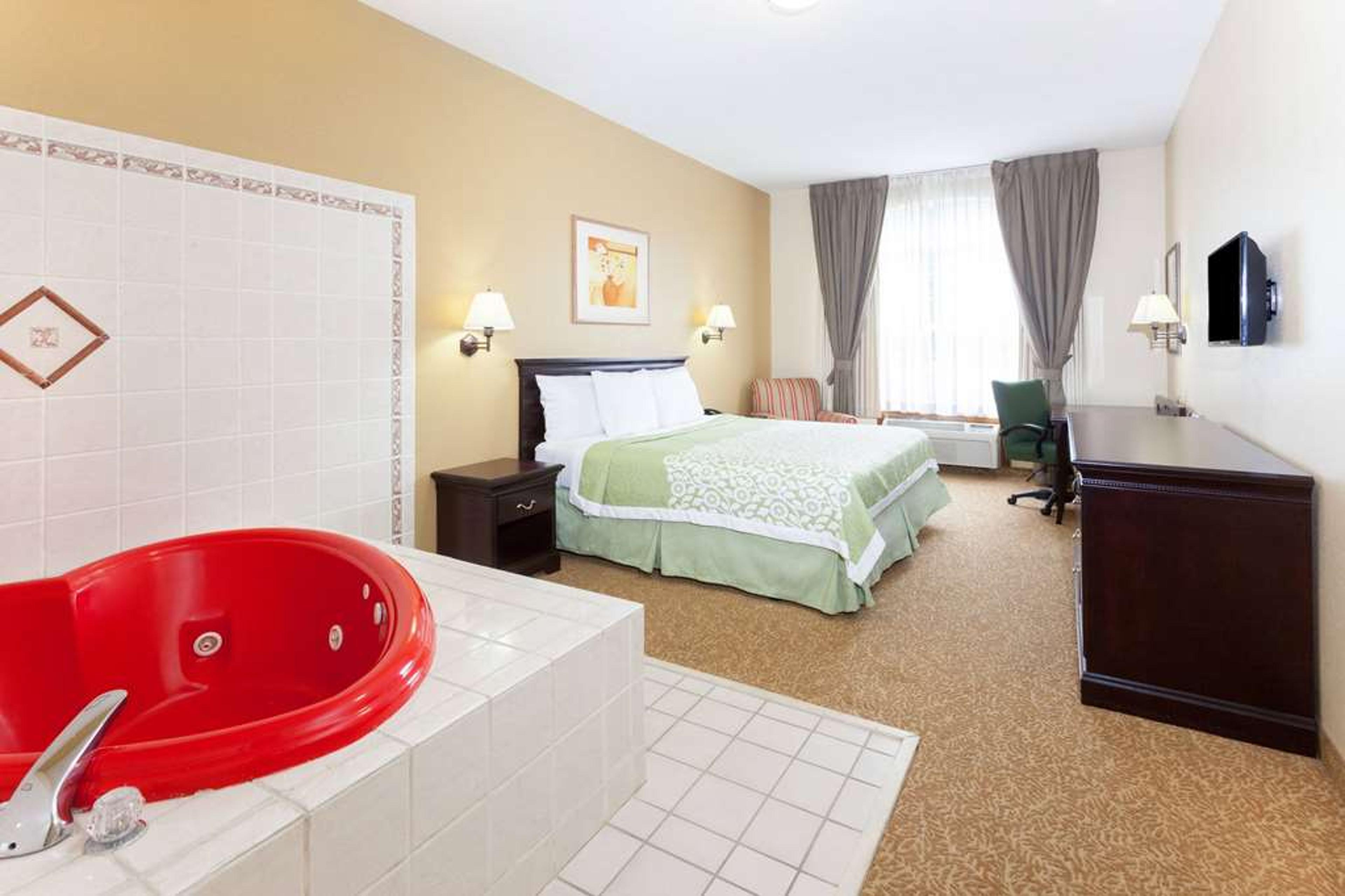 DAYS INN & SUITES BY WYNDHAM TUCKER