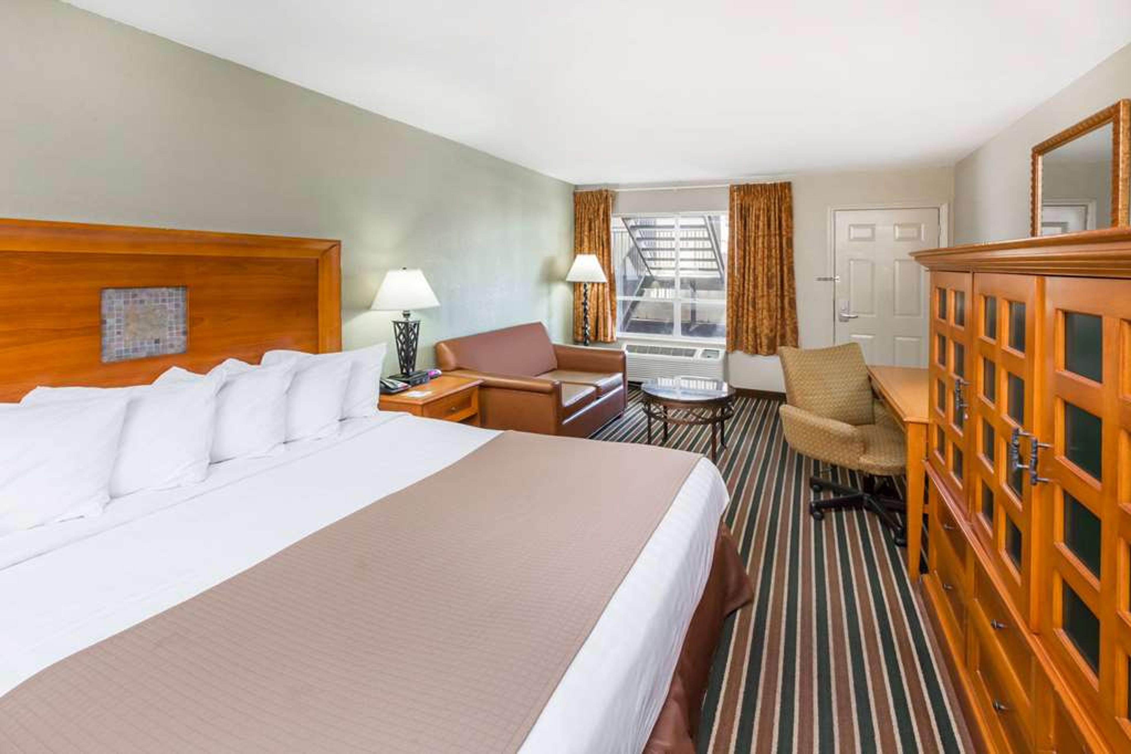 DAYS INN BY WYNDHAM CARLISLE