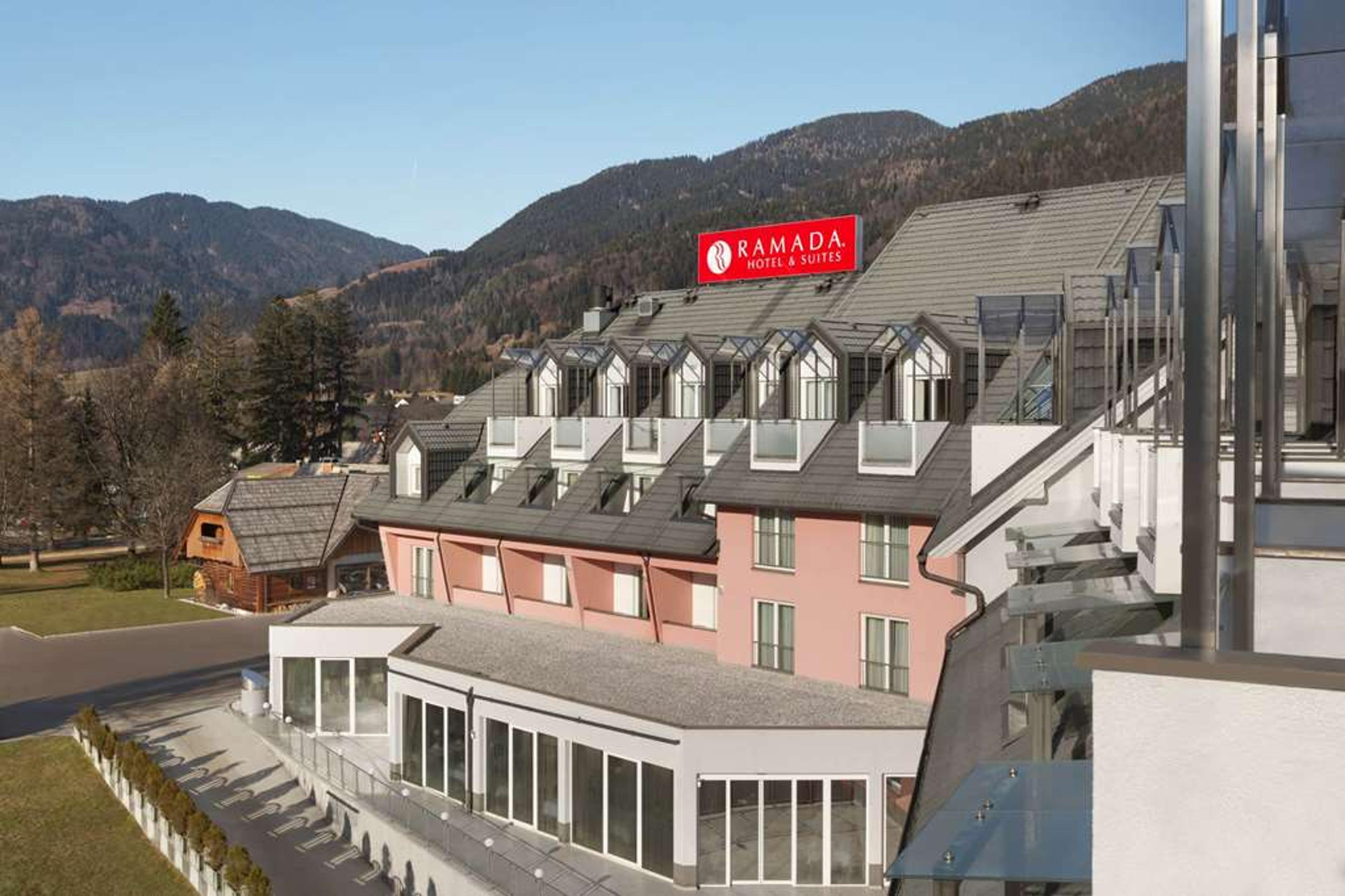 RAMADA HOTEL & SUITES BY WYNDHAM KR
