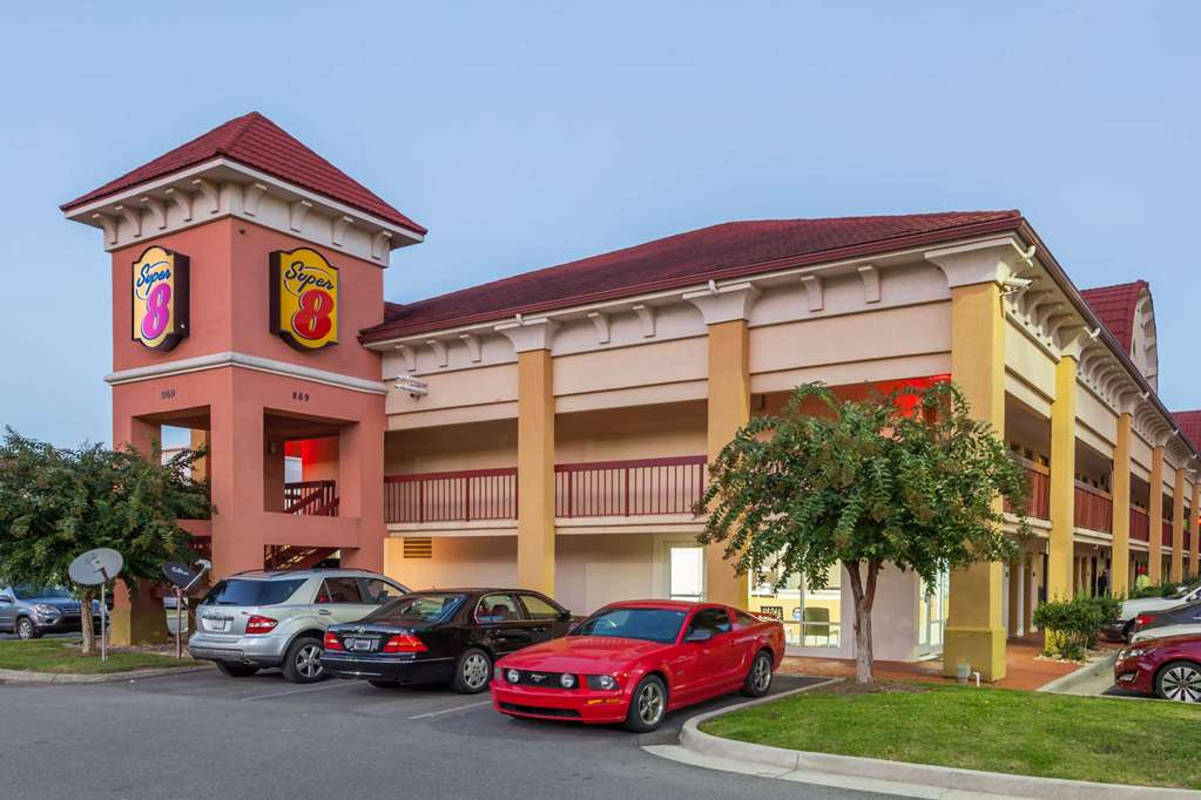 SUPER 8 BY WYNDHAM DALTON/CONVENTIO