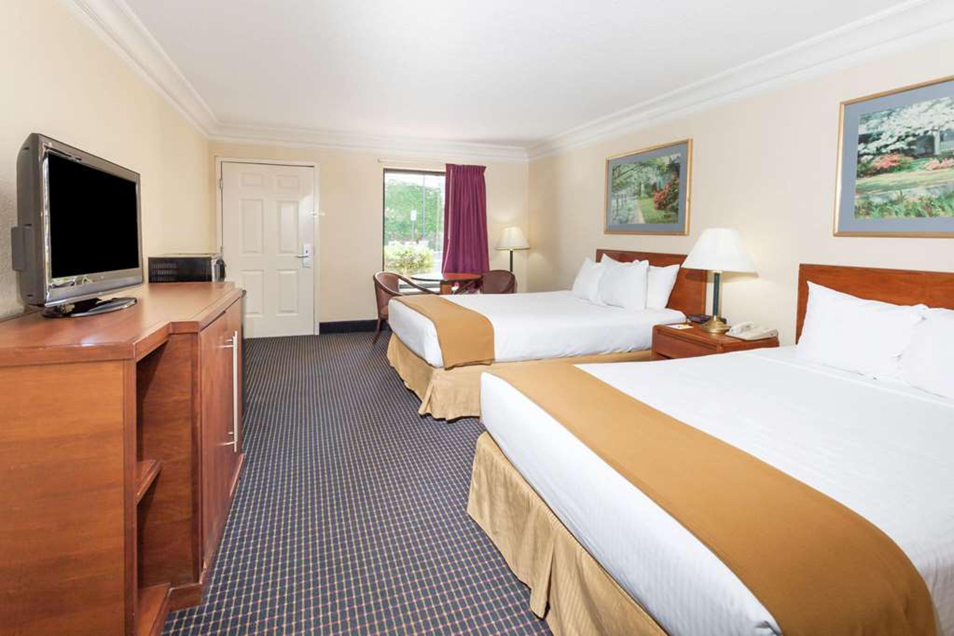 SUPER 8 BY WYNDHAM DALTON/CONVENTIO