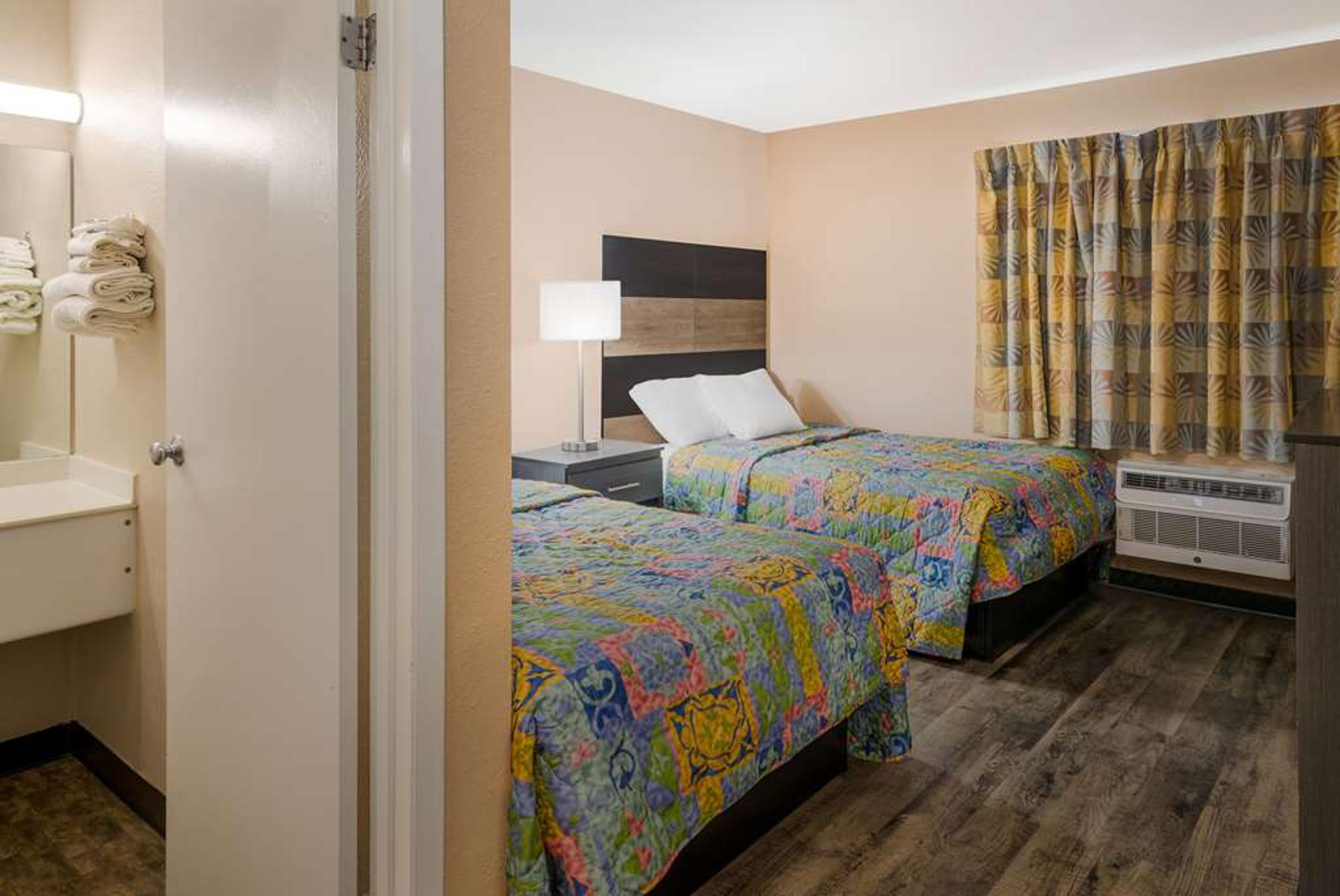 Knights Inn Grand Rapids East