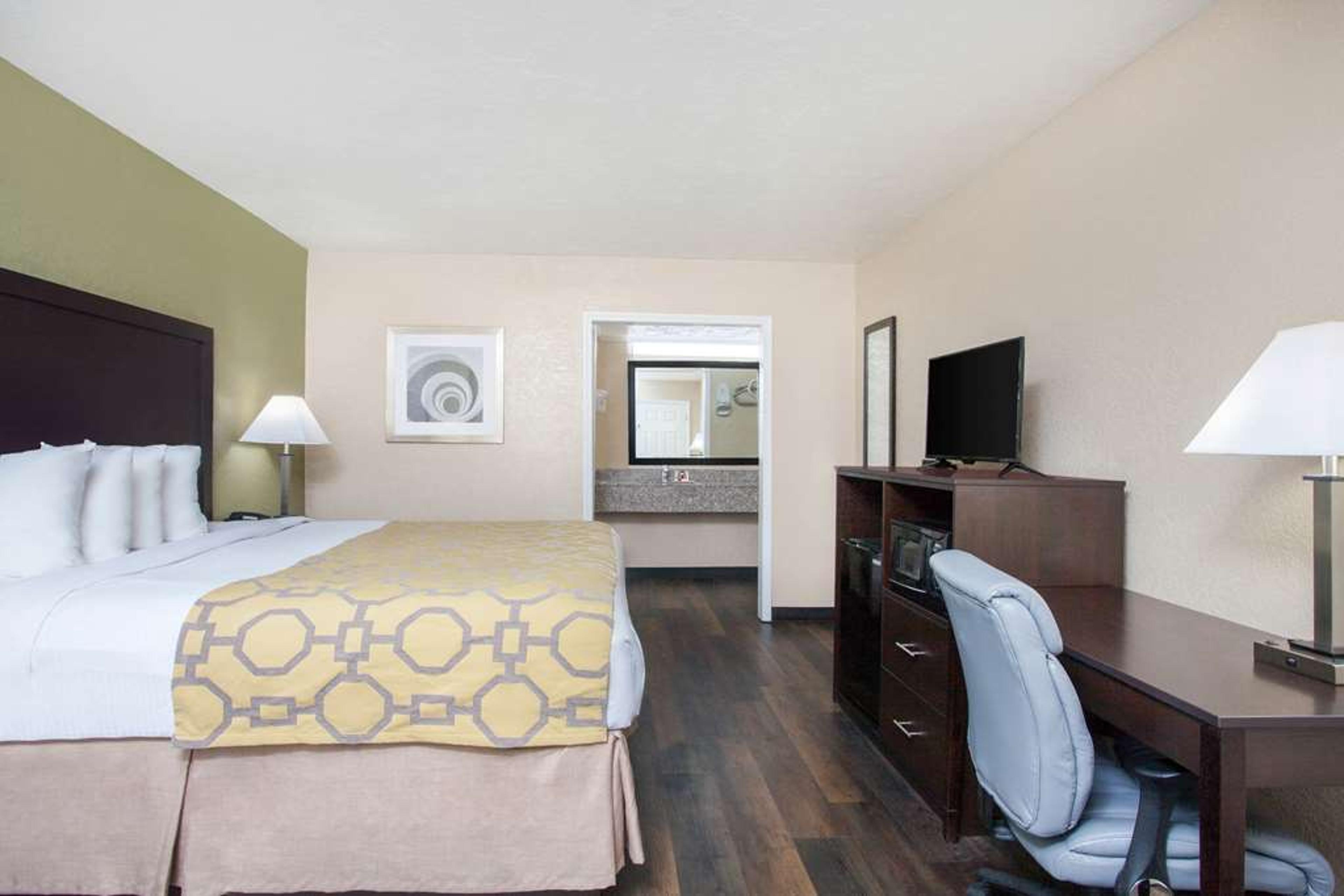 BAYMONT BY WYNDHAM, LAKE CITY