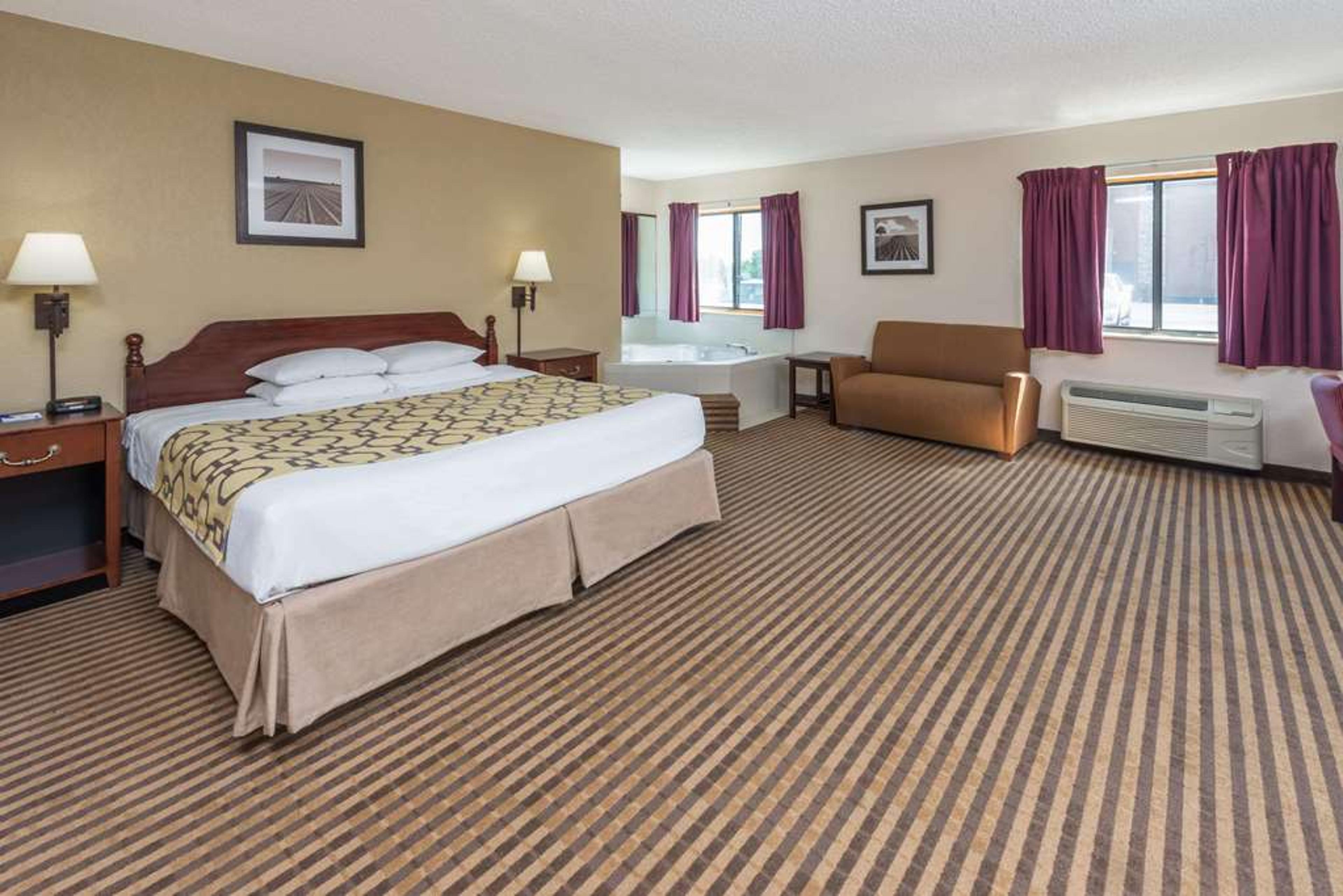 BAYMONT BY WYNDHAM, METROPOLIS