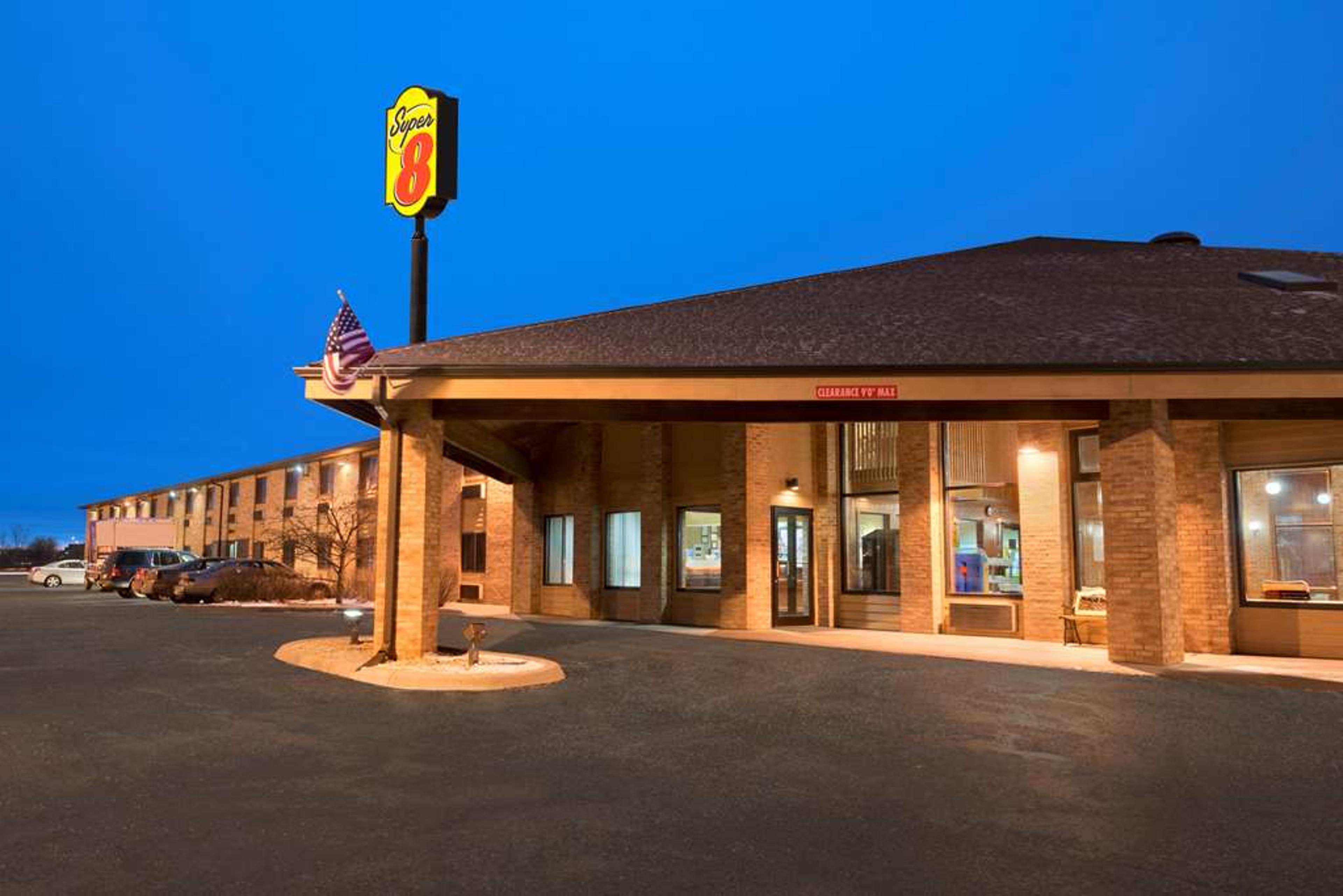 SUPER 8 BY WYNDHAM GREEN BAY I-43 B