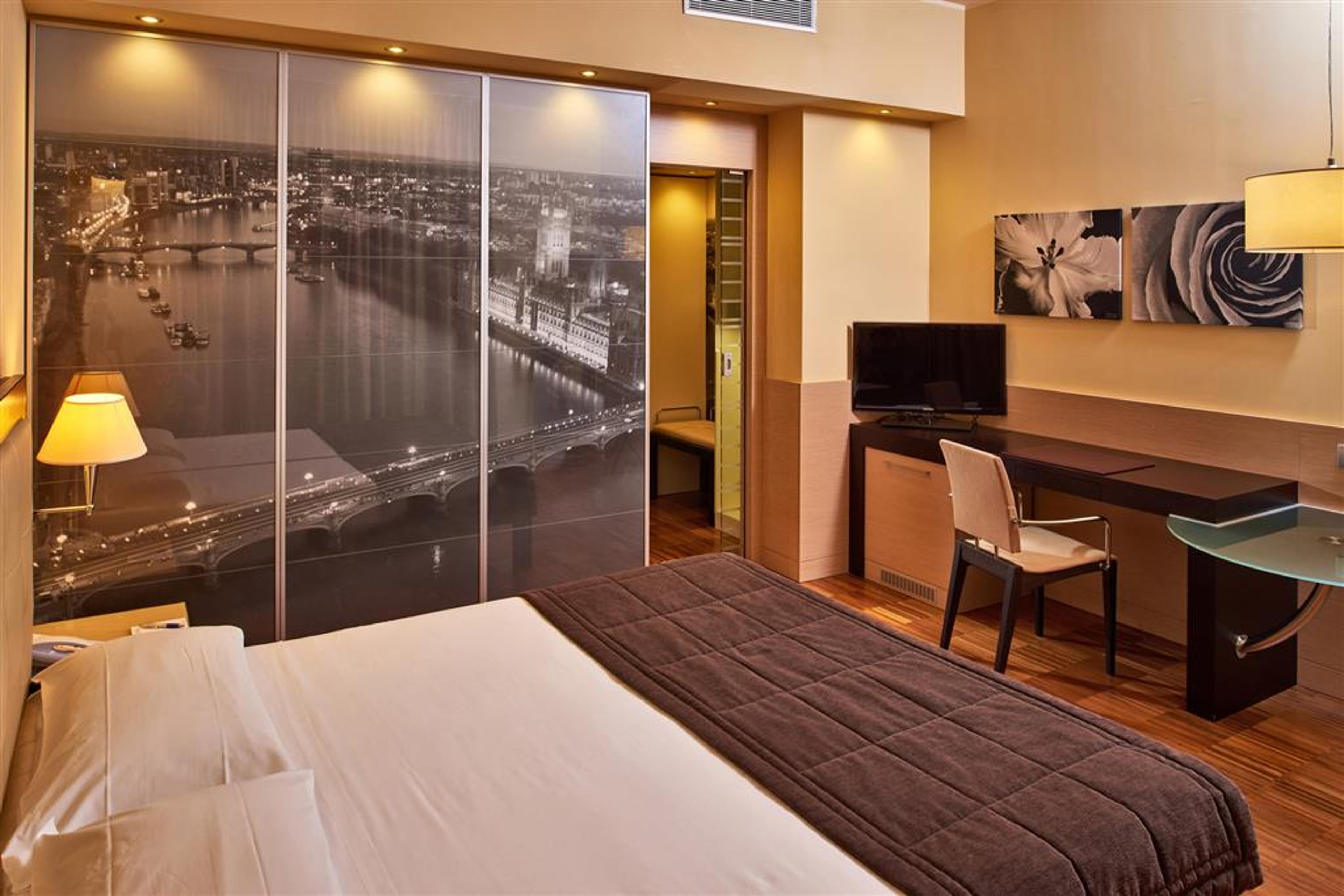 Cruise Hotel