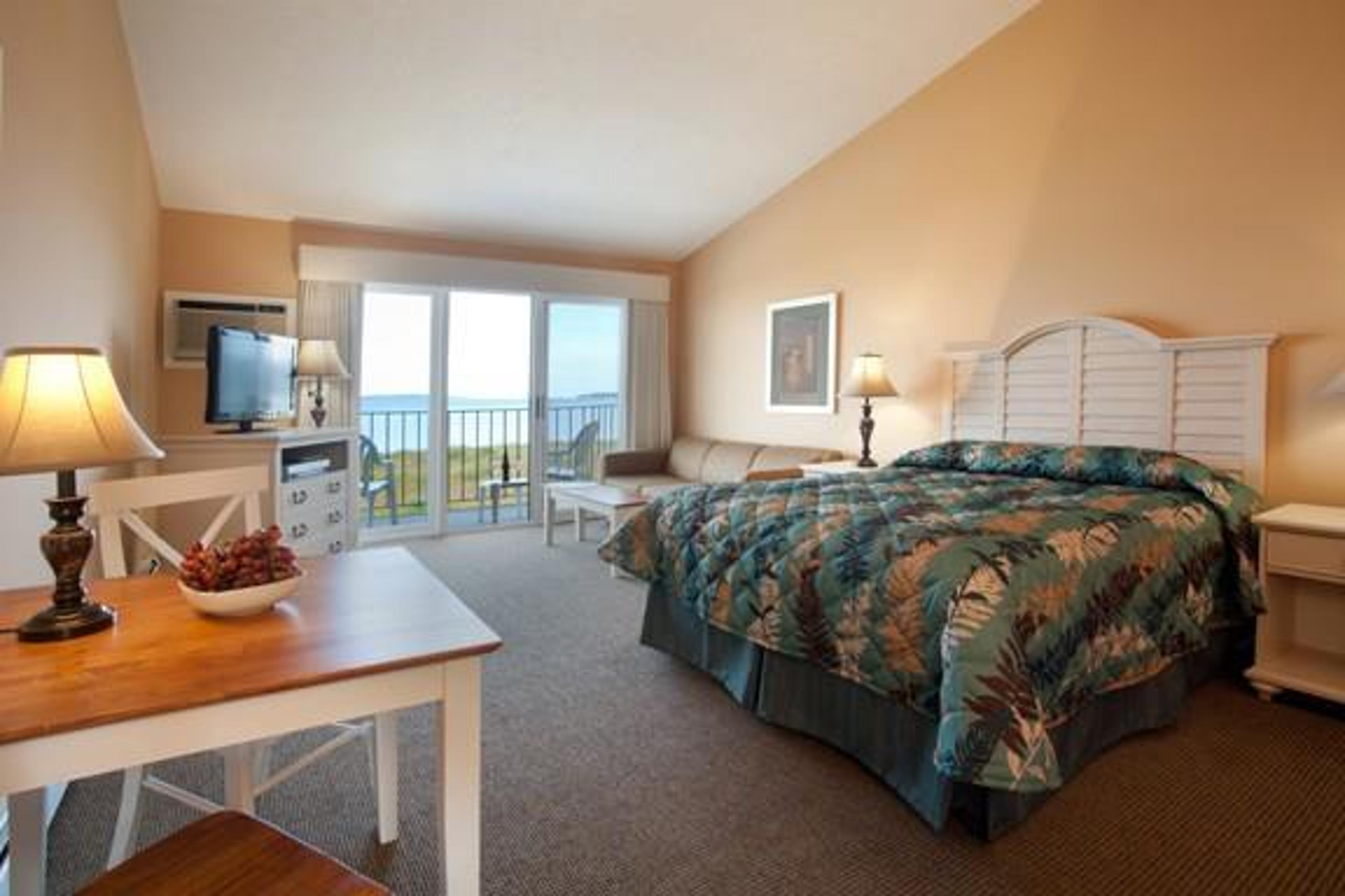 Pointes North Beachfront Hotel