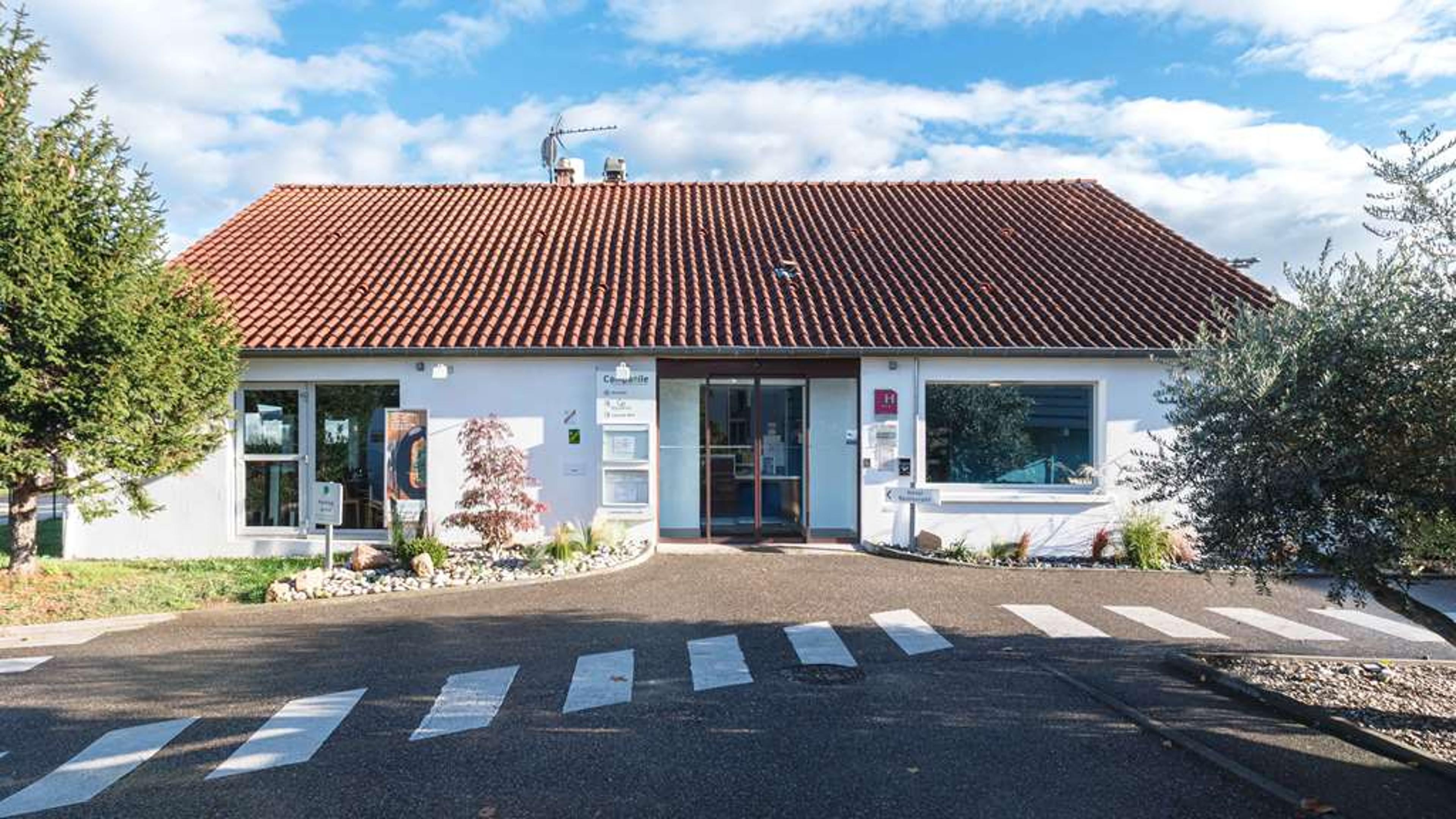 CAMPANILE LYON EST - BRON EUREXPO
