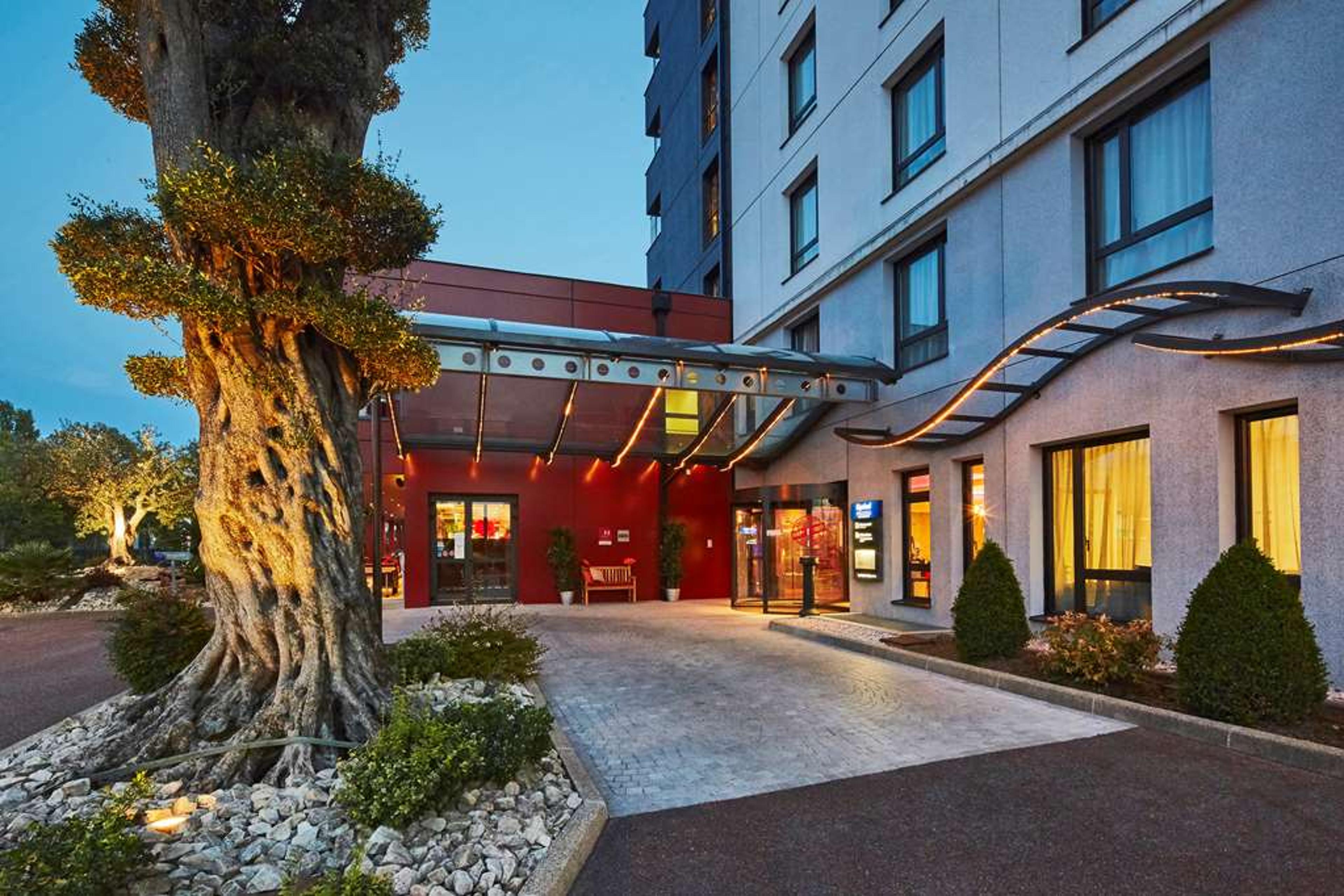 Kyriad Prestige Lyon Est Saint Priest & SPA Cinq Mondes