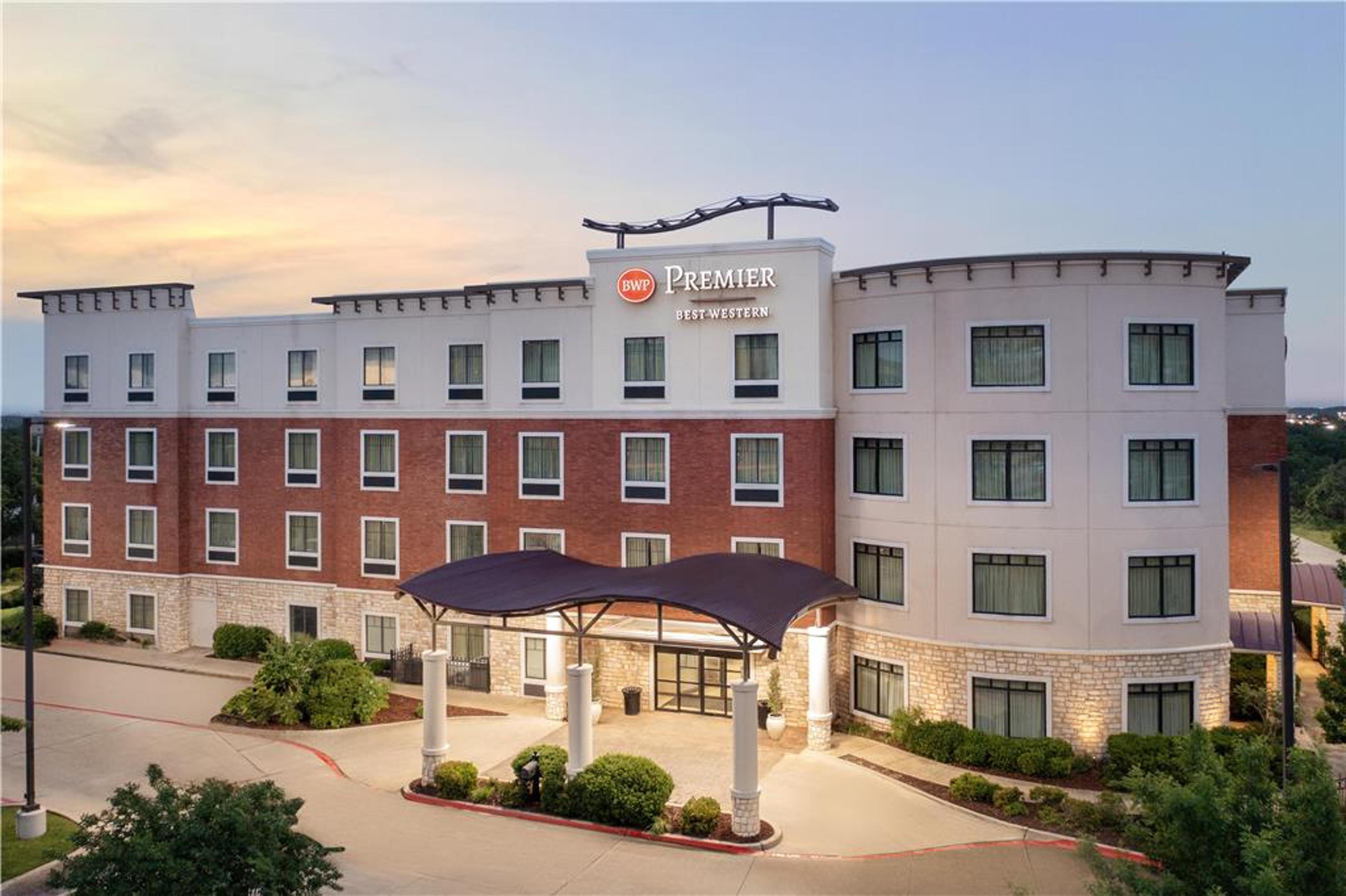 Best Western Premier Crown Chase Inn & Suites