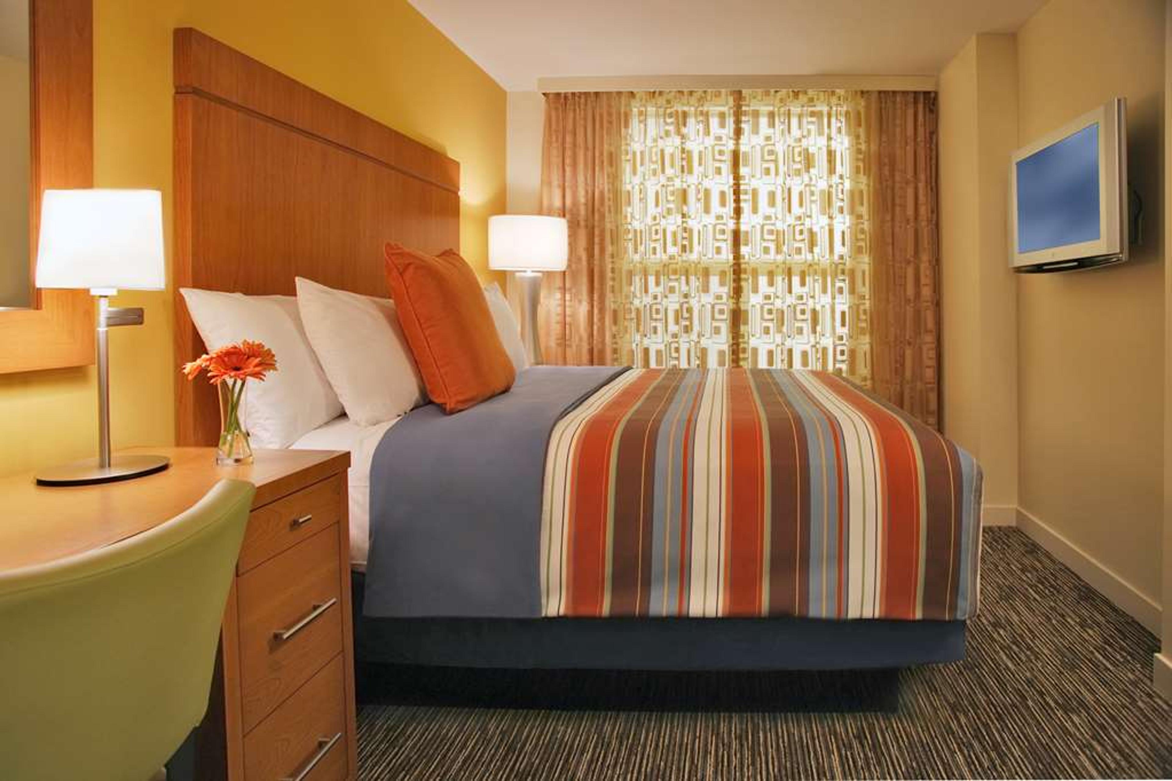 HYATT HOUSECHICAGO WARRENVILLE