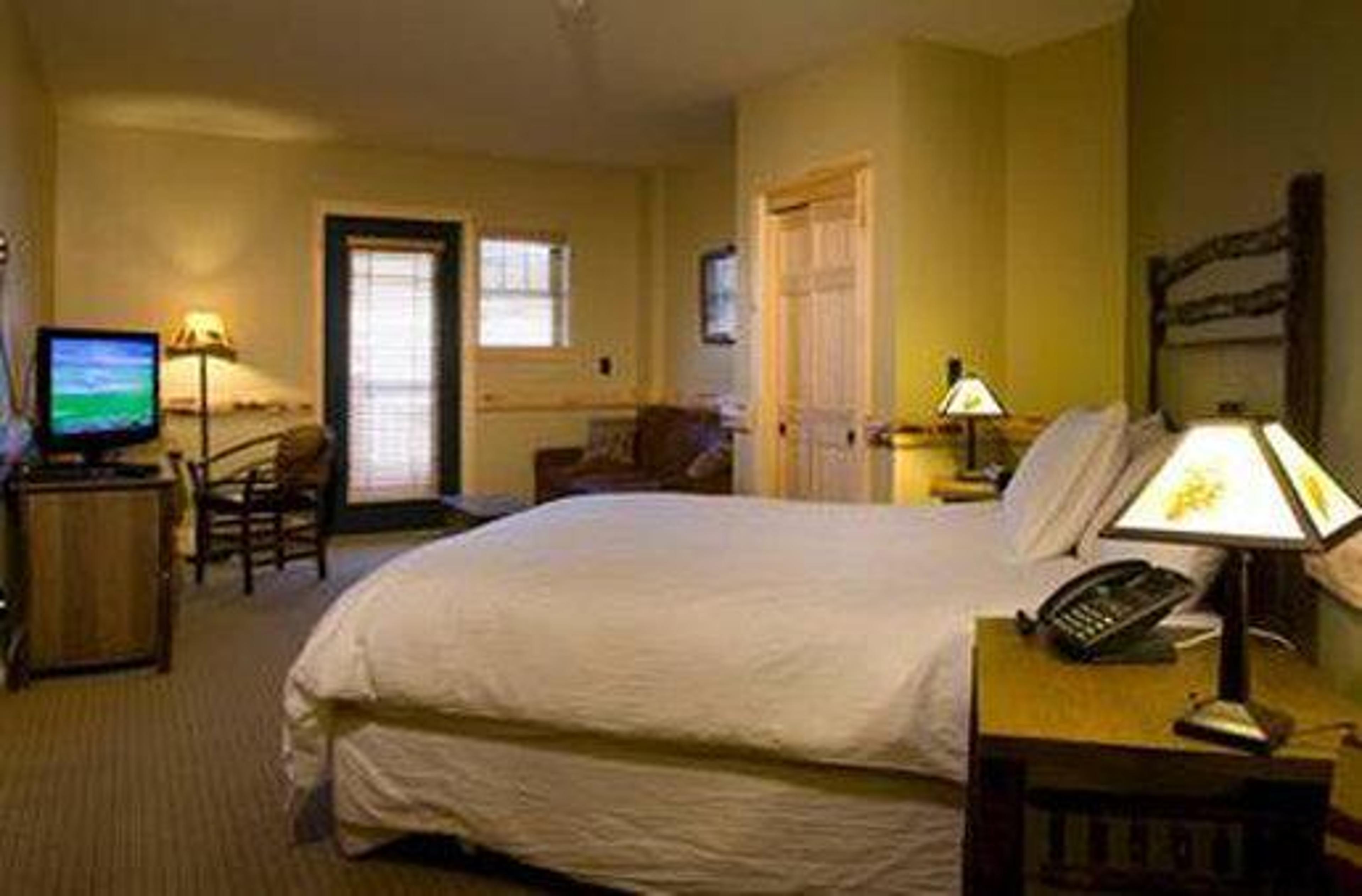 HOPE LAKE LODGE AND INDOOR WATERPAR