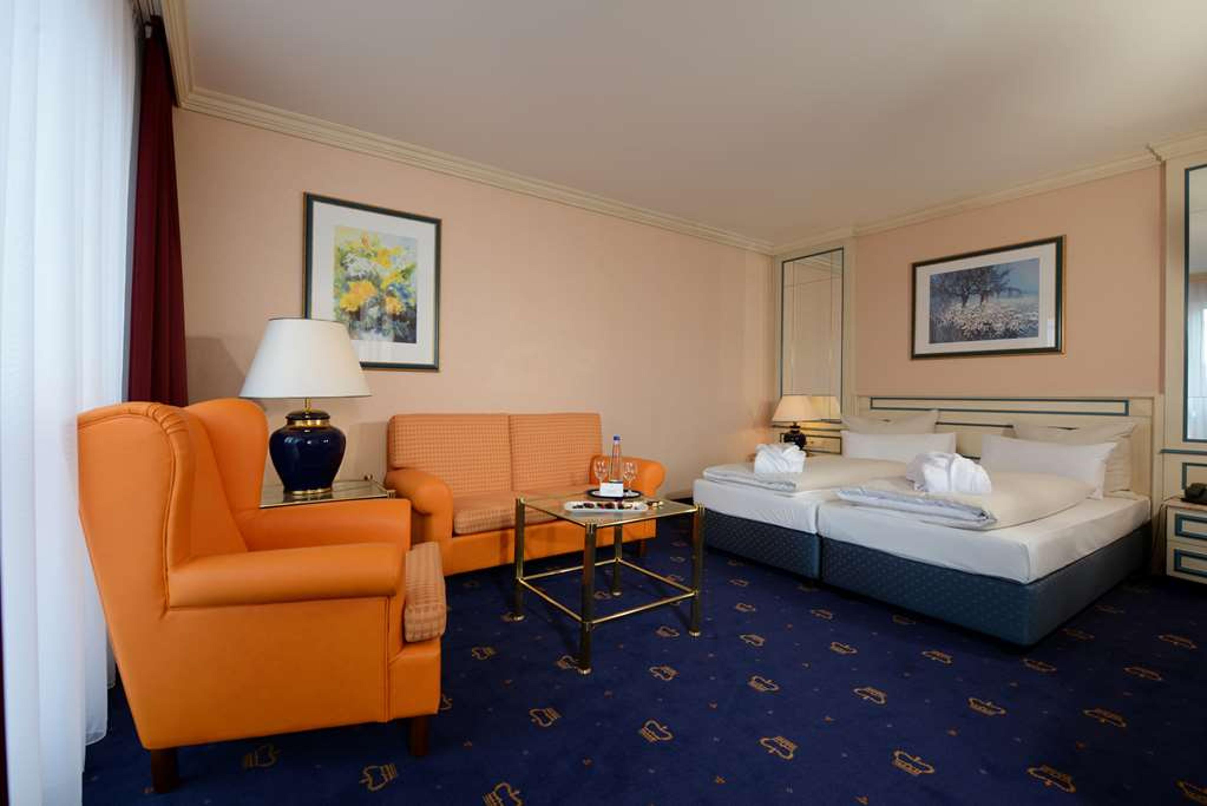 THE MONARCH HOTEL