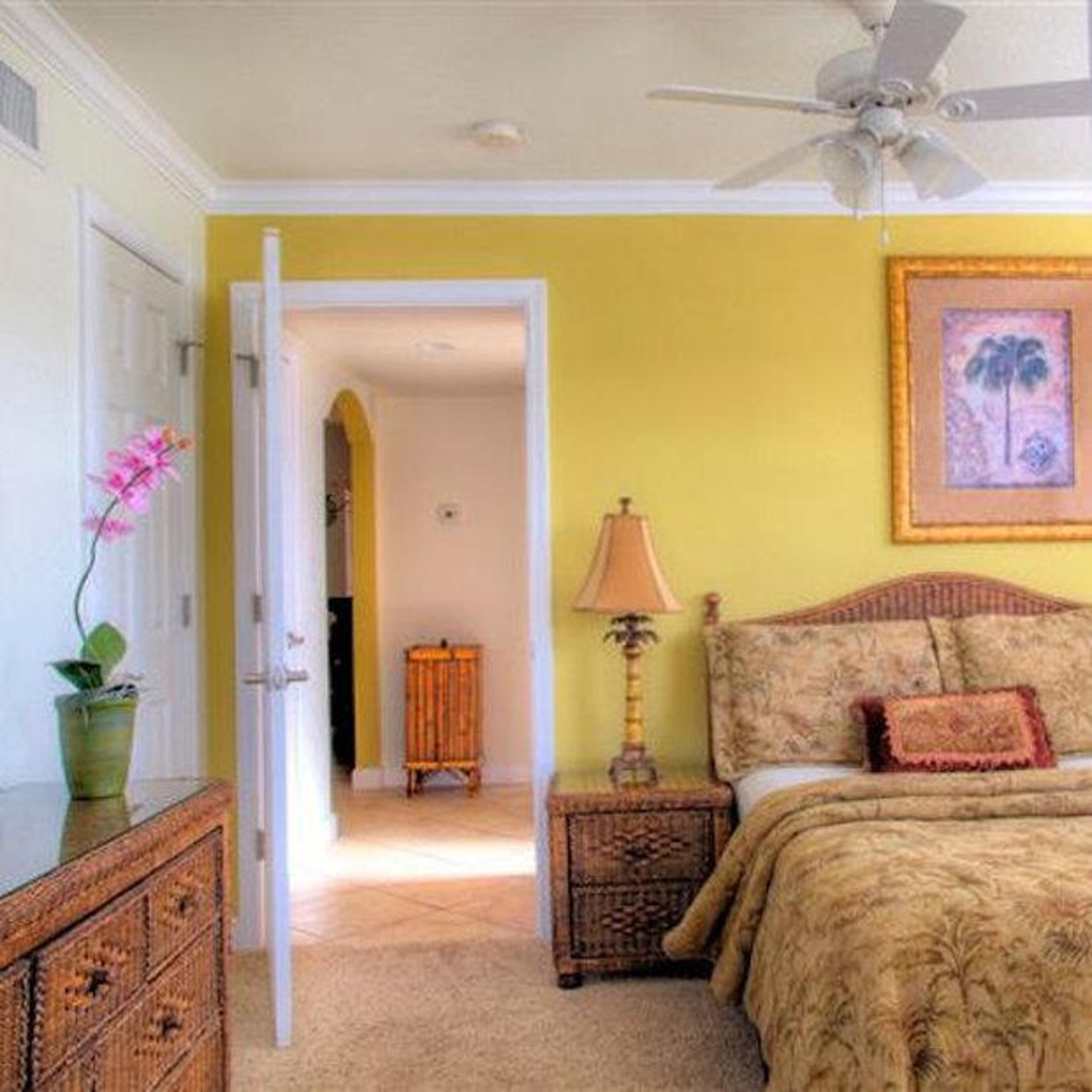 BAREFOOT BEACH RESORT