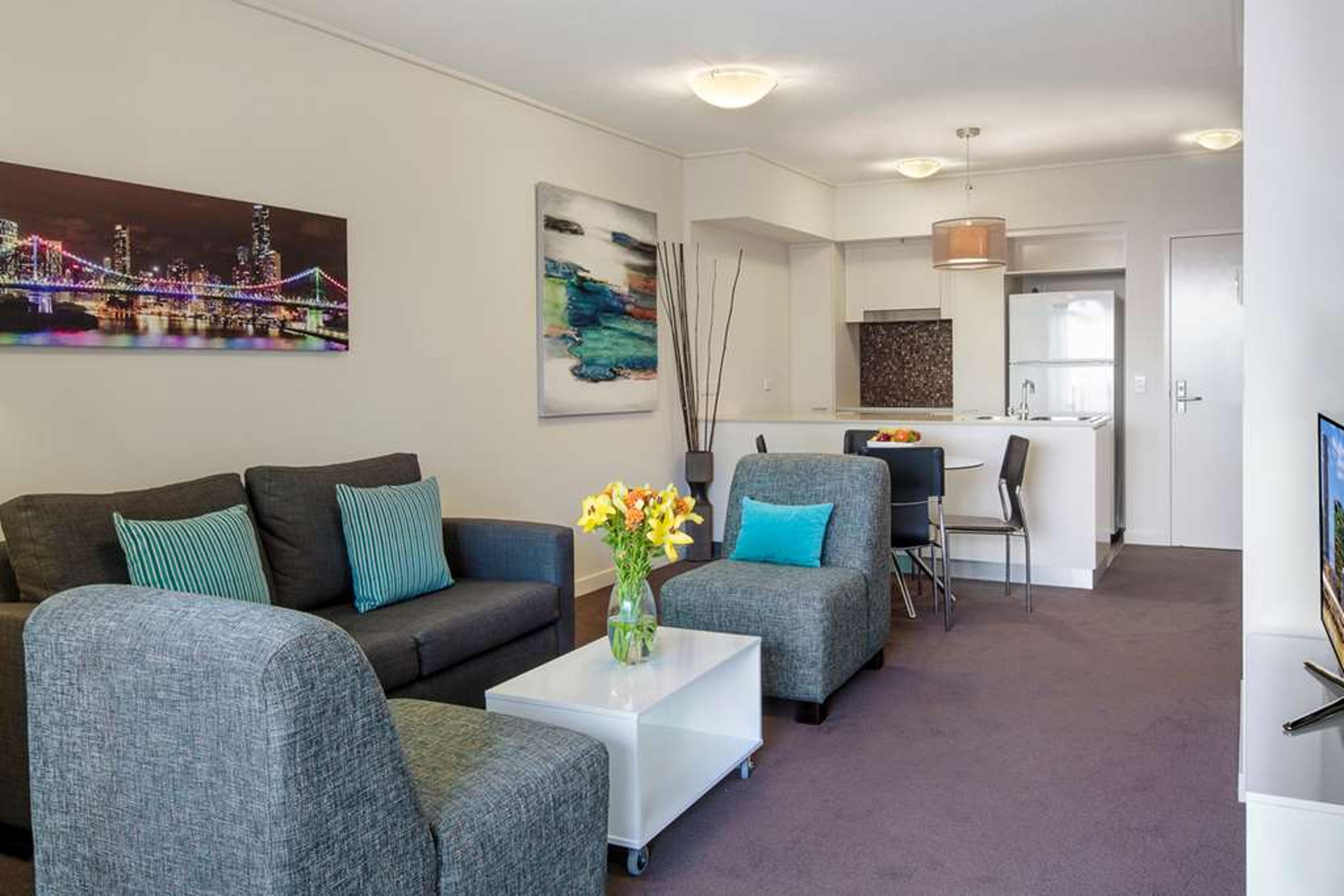 EVOLUTION APARTMENT HOTEL