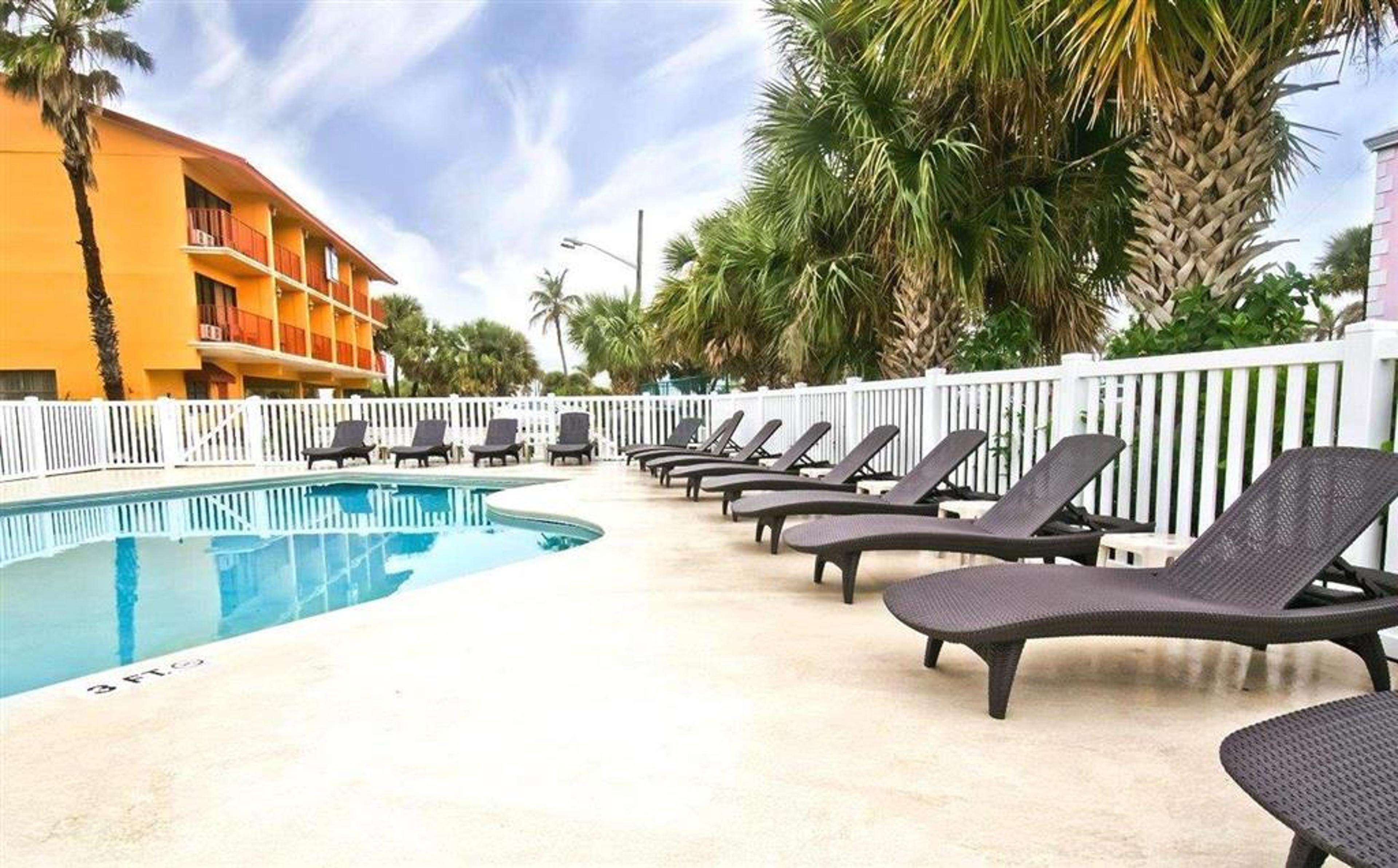 ROYAL INN BEACH HUTCHINSON ISLAND