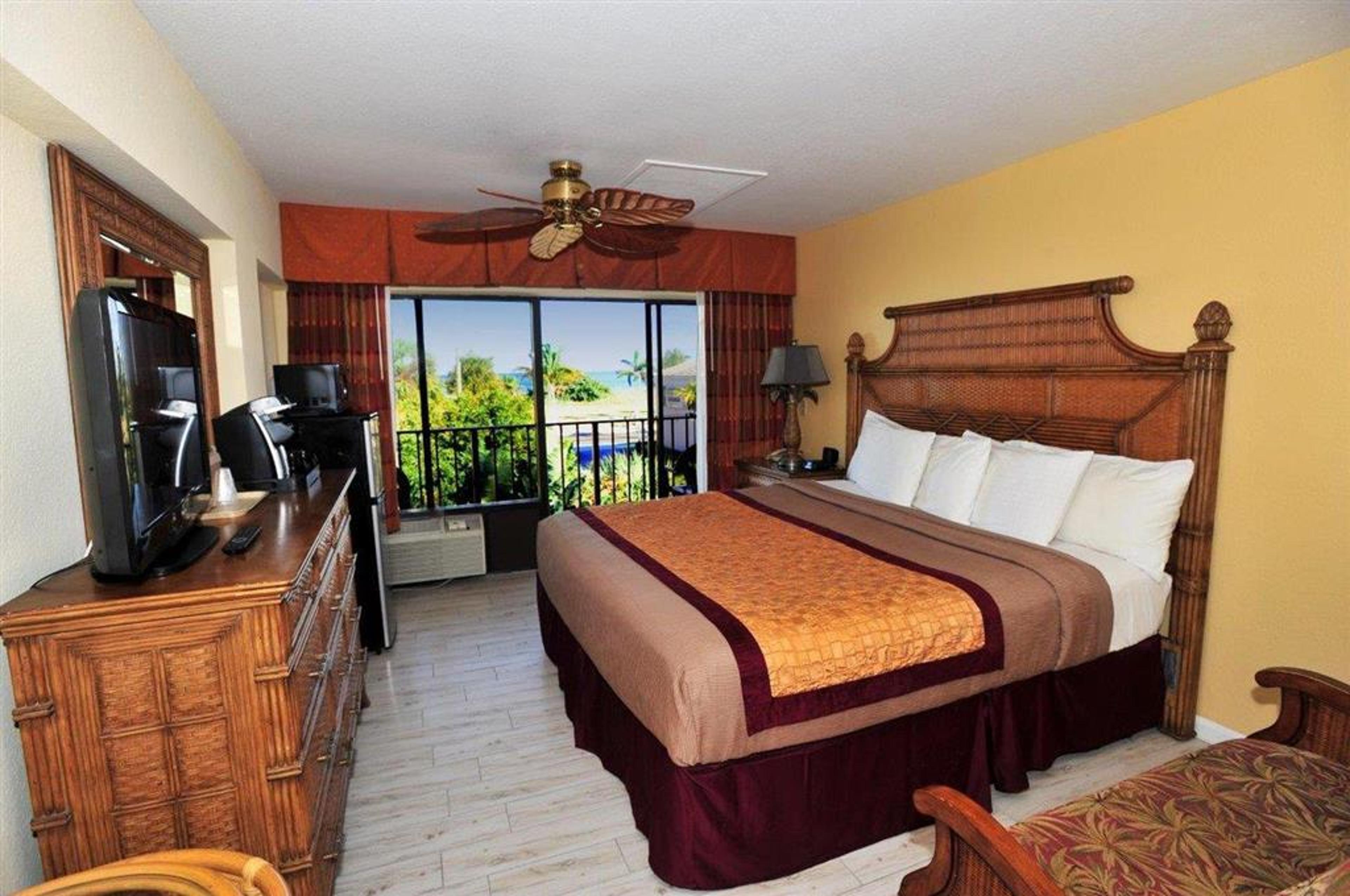 ROYAL INN BEACH HUTCHINSON ISLAND