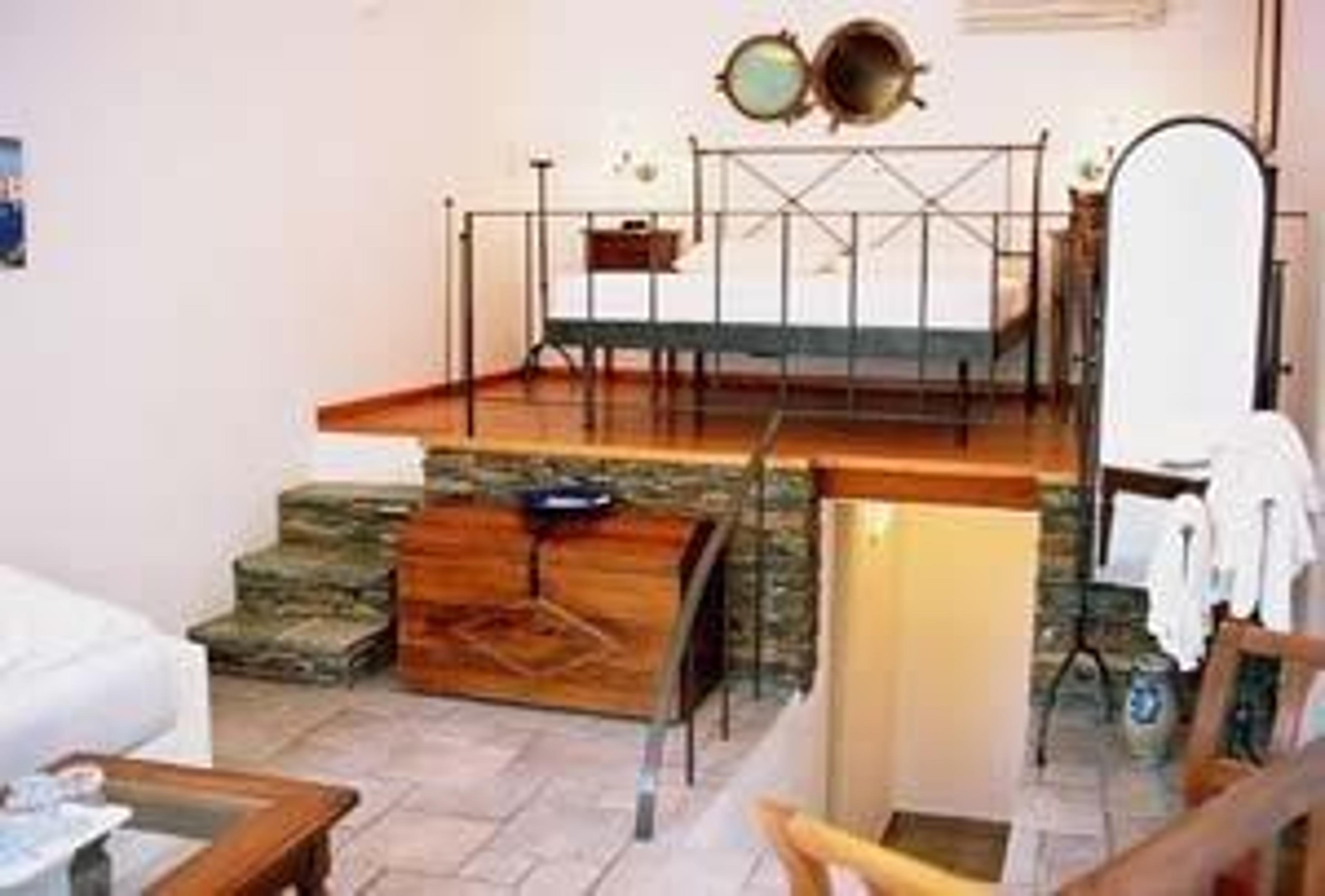 ALEXANDROS HOTEL
