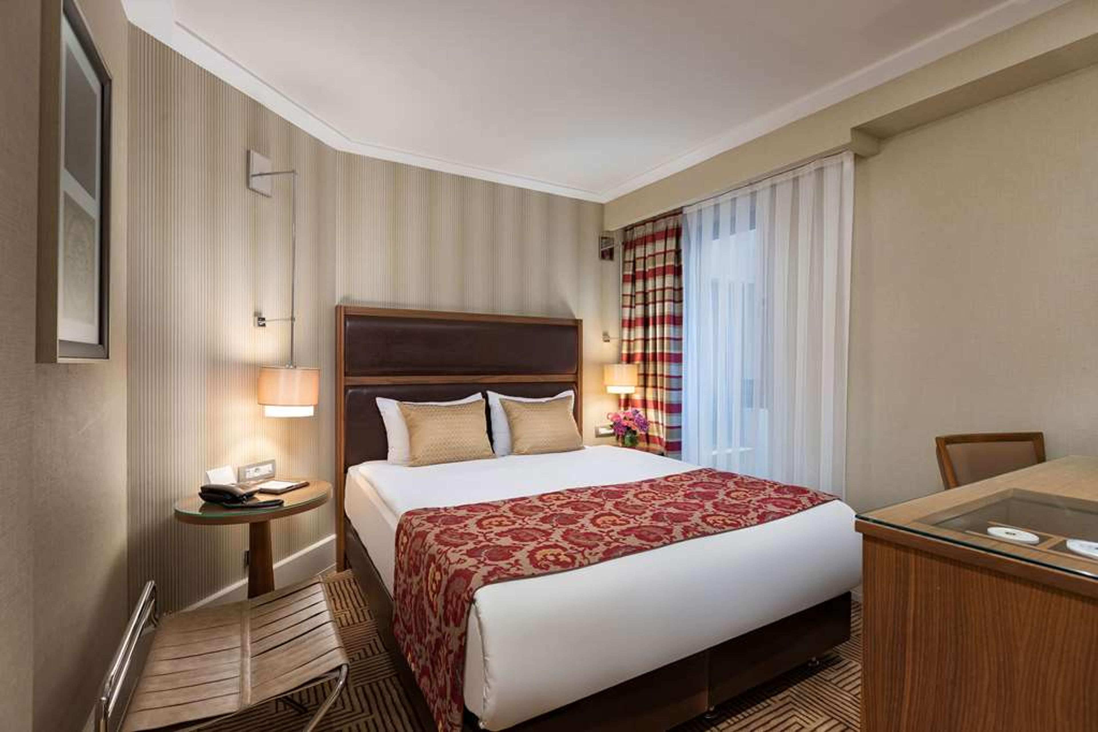 TITANIC CITY HOTEL