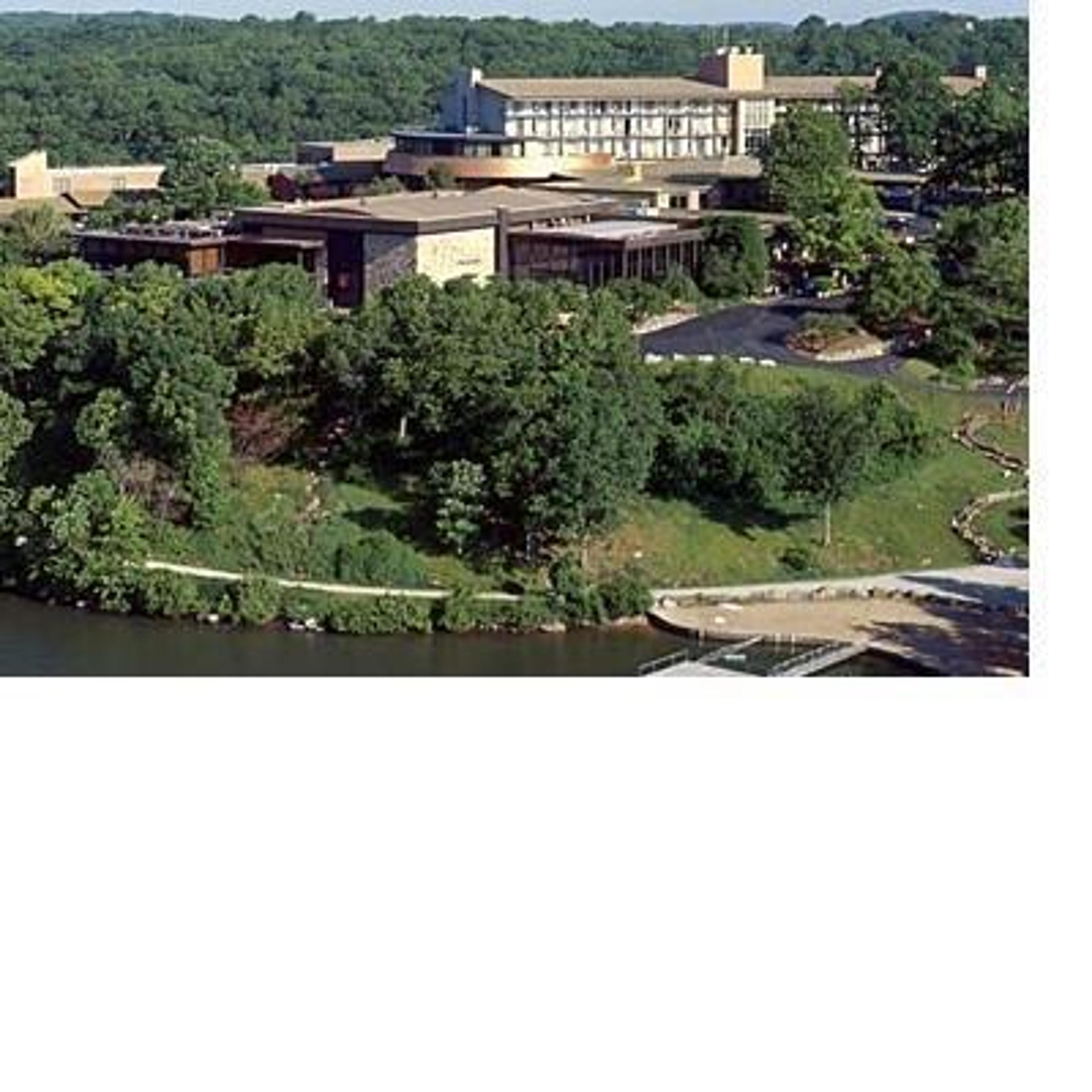 THE LODGE OF FOUR SEASONS GOLF RESO
