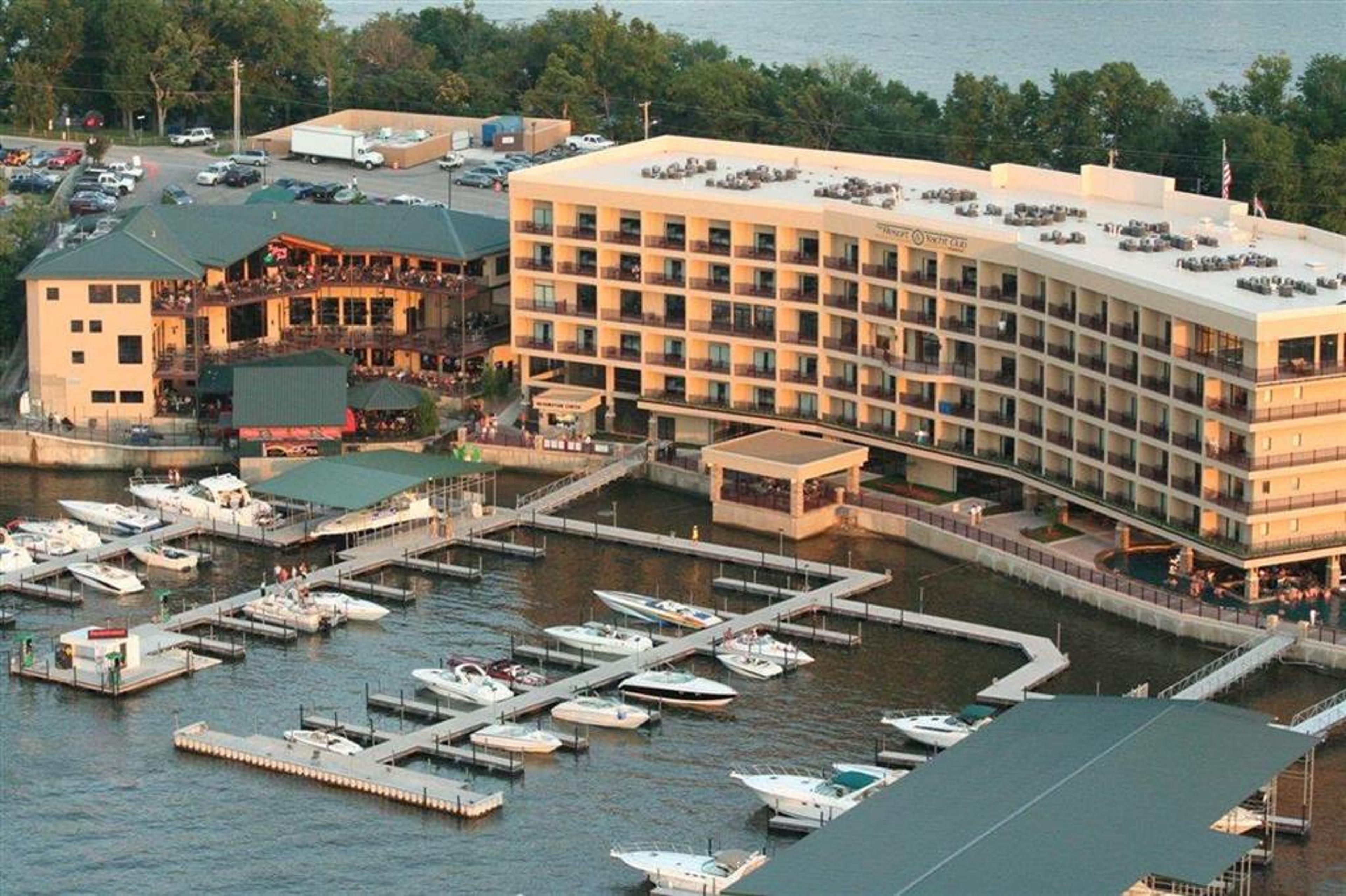CAMDEN ON THE LAKE