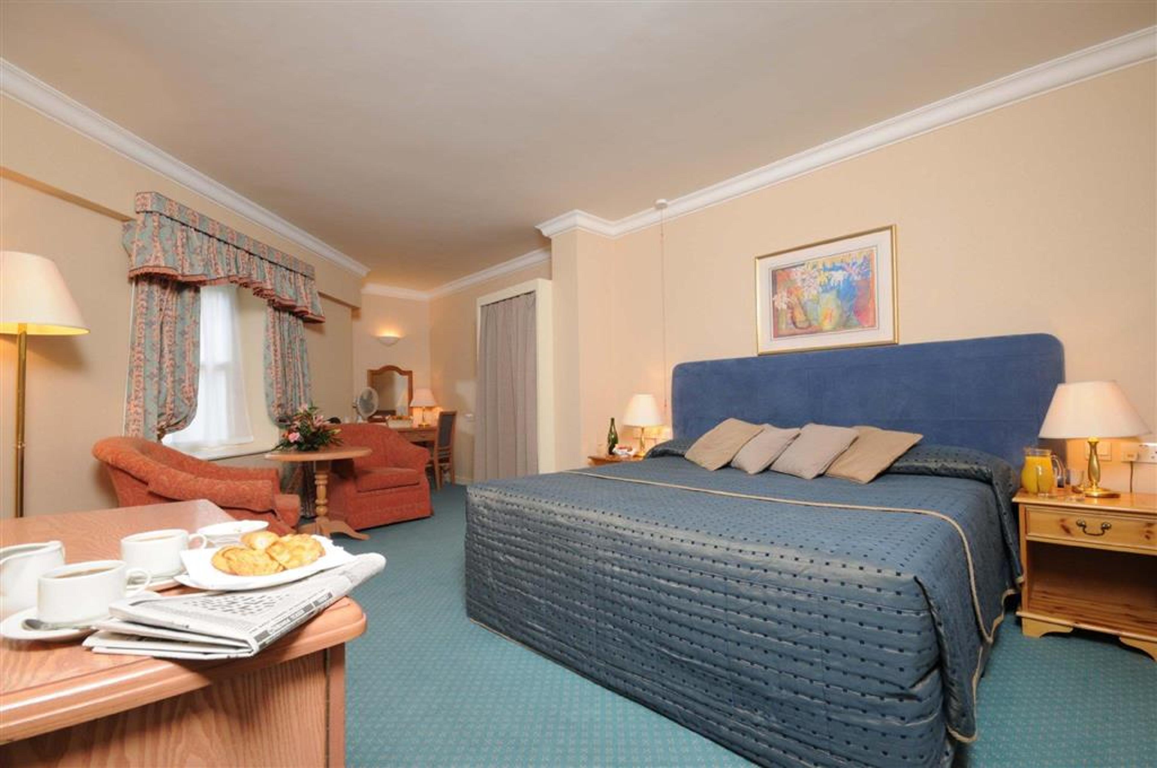 COULSDON MANOR HOTEL