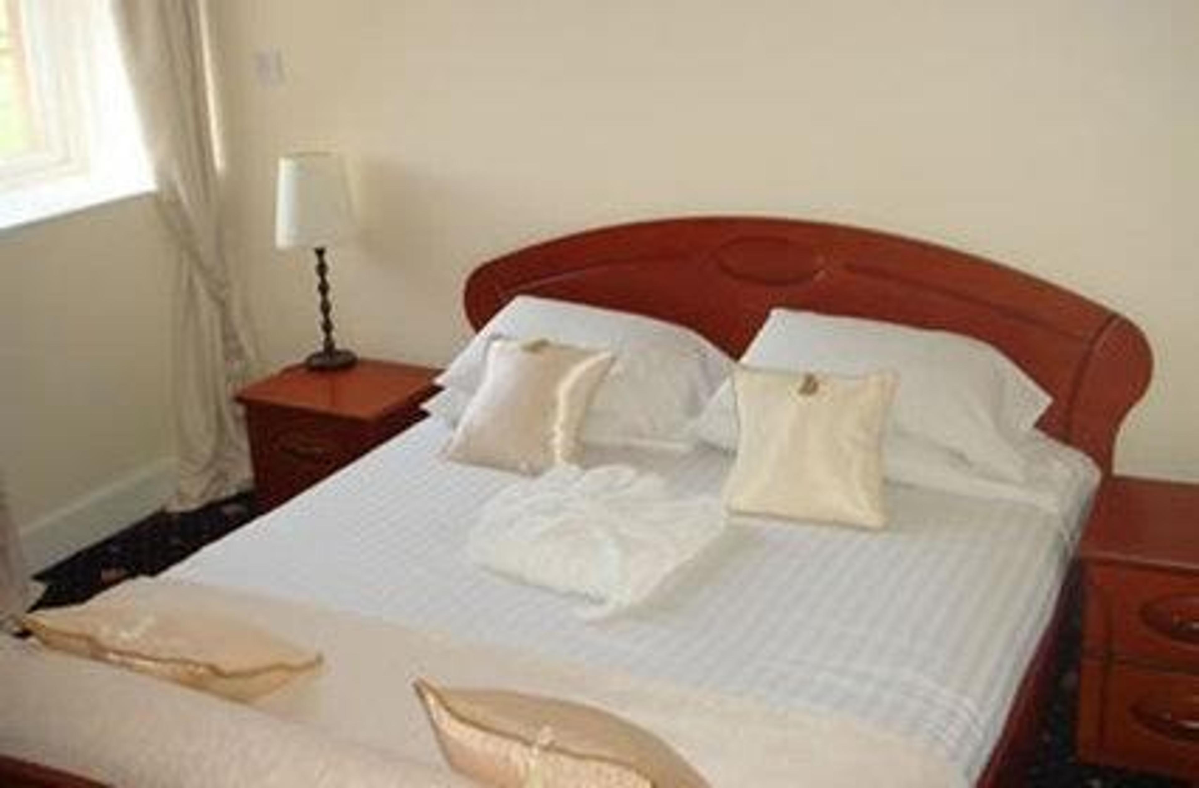 ADAMTON COUNTRY HOUSE