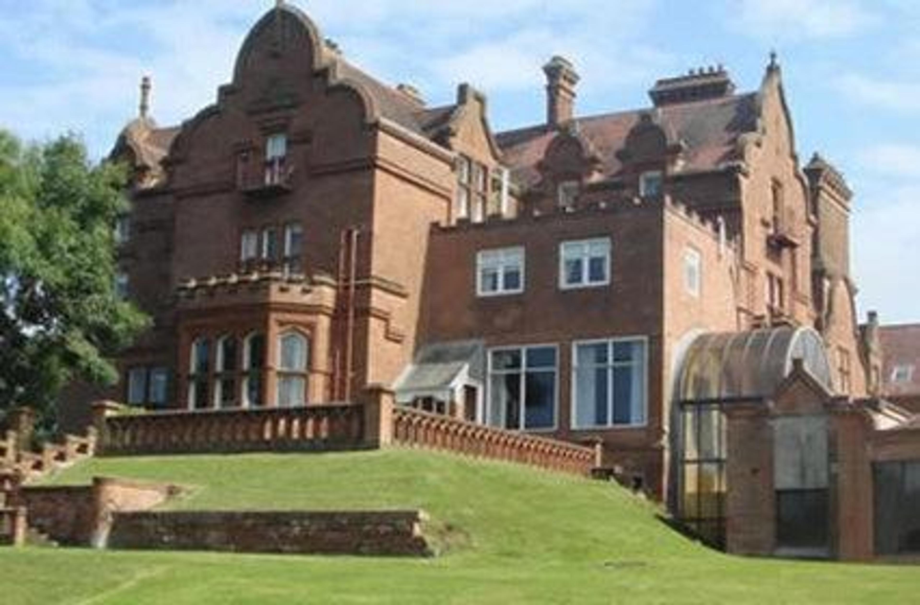 ADAMTON COUNTRY HOUSE