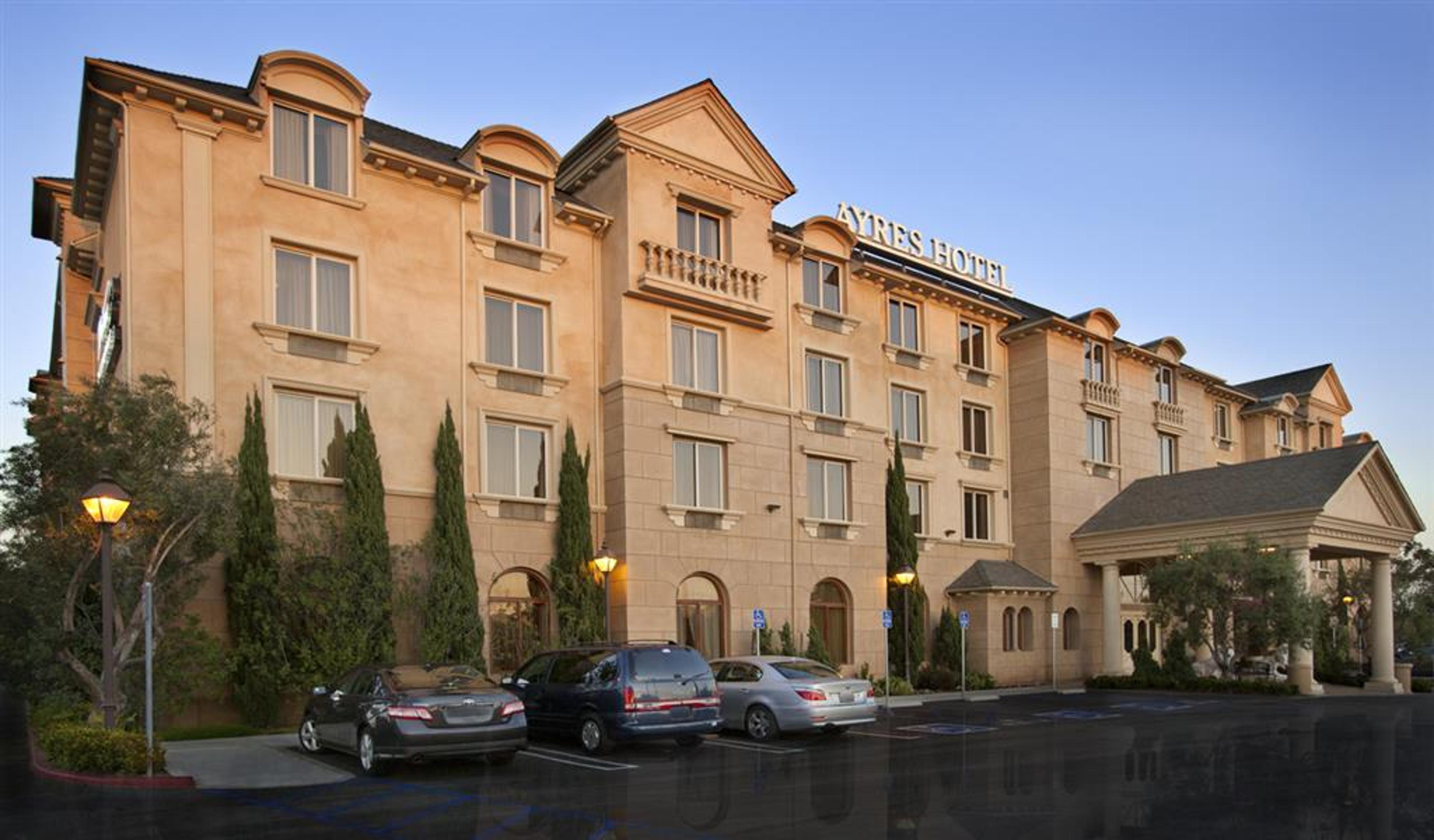AYRES HOTEL MANHATTAN BEACH