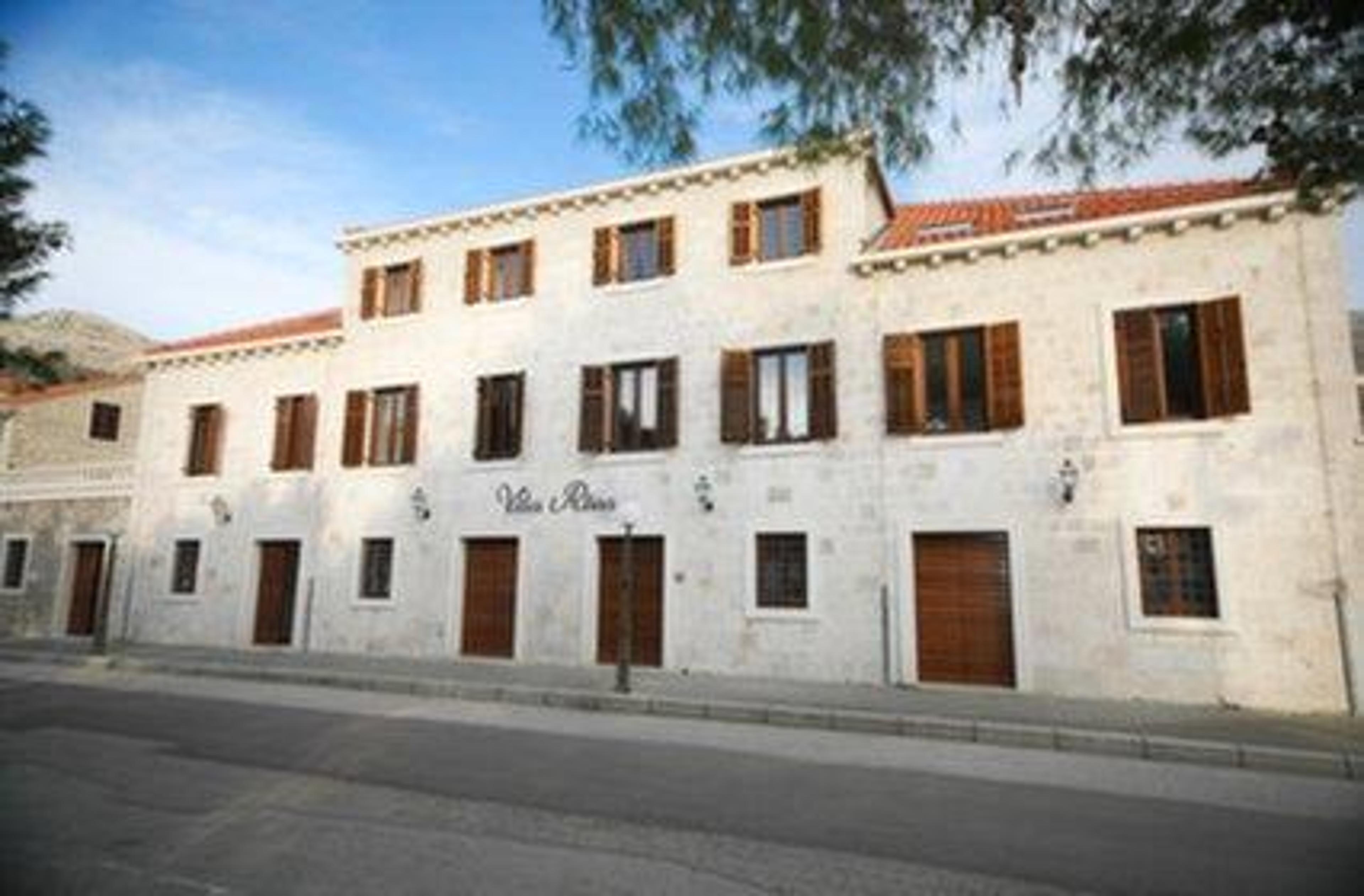 VILA RIVA