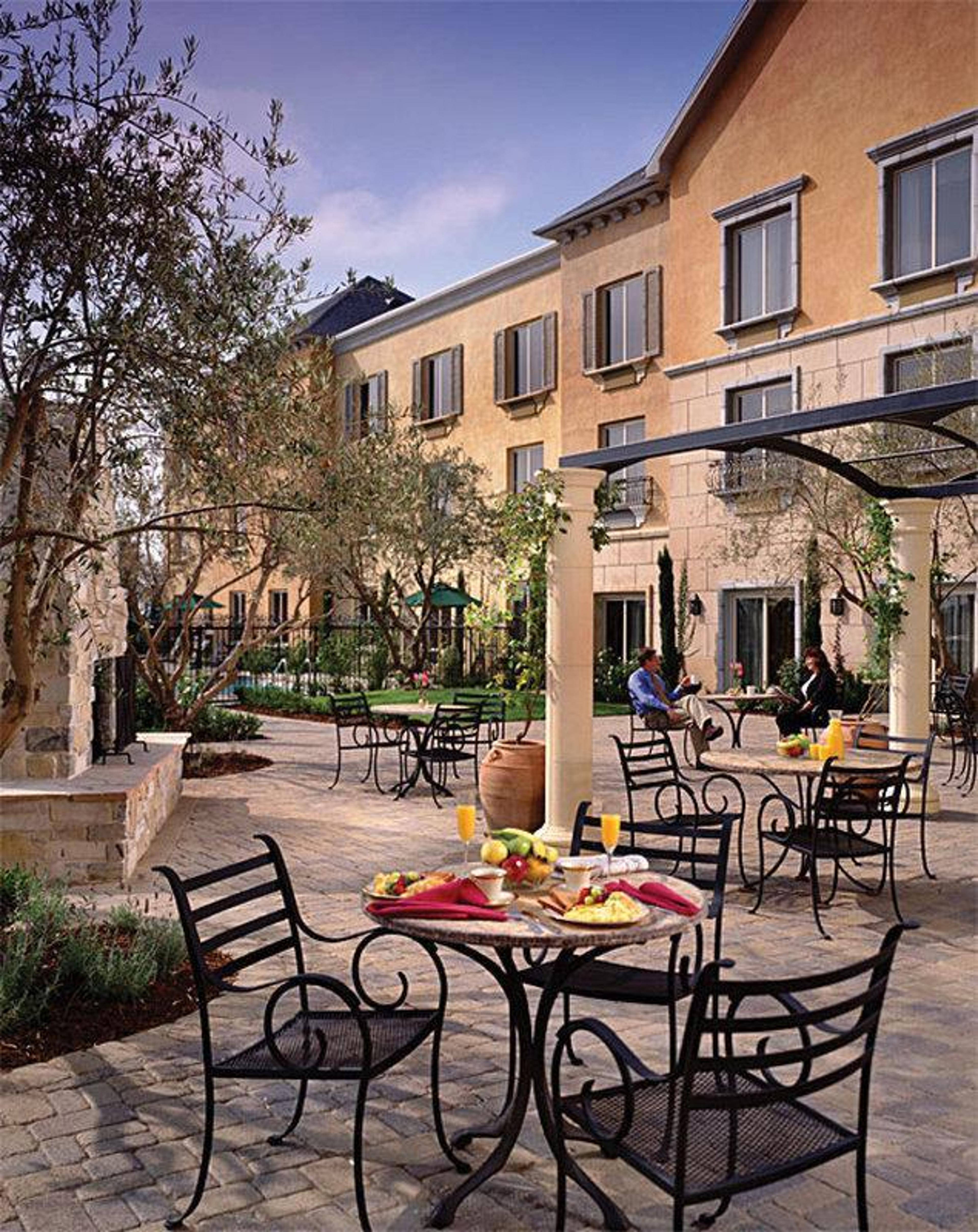 AYRES HOTEL SEAL BEACH