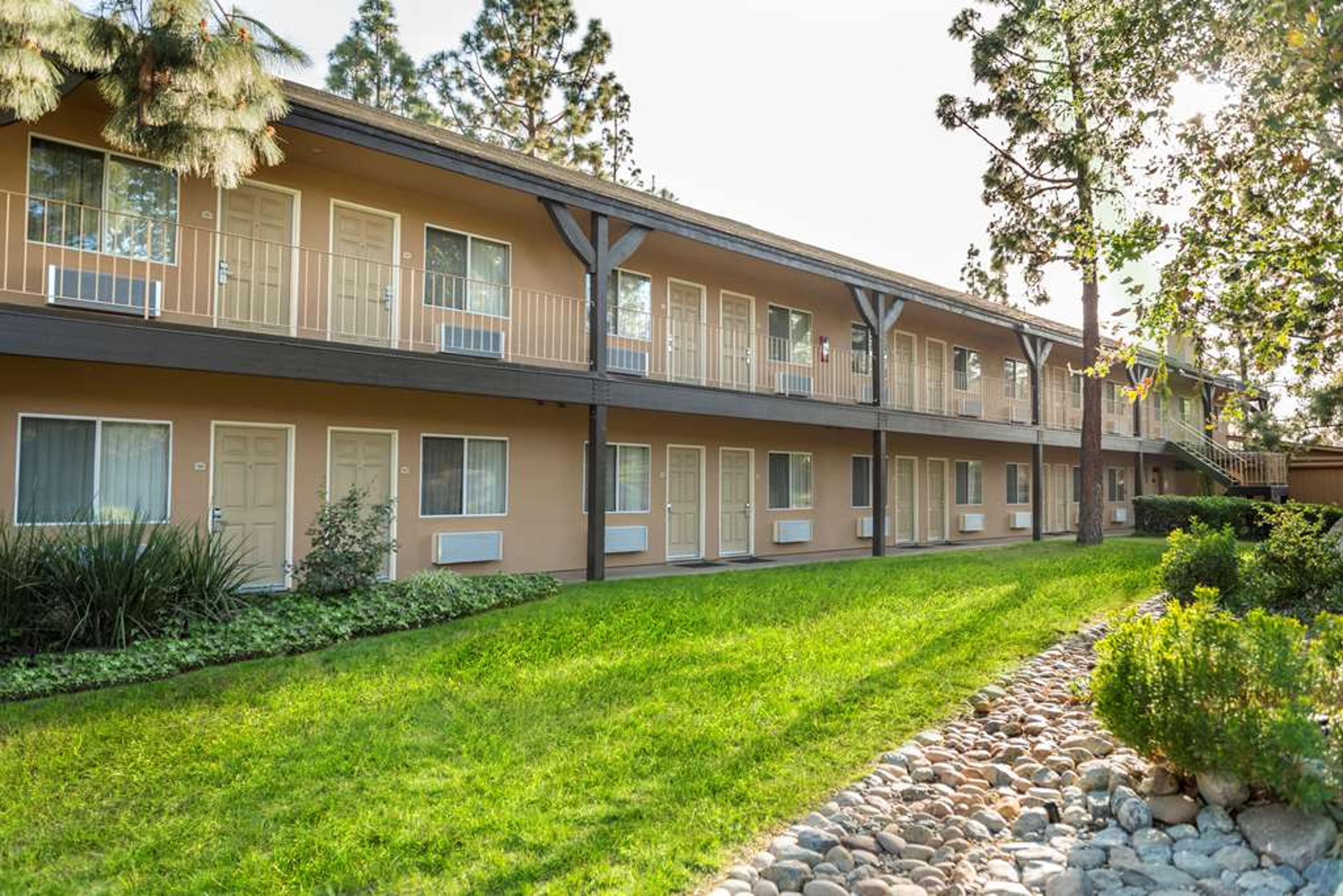 AYRES LODGE ALPINE/VIEJAS