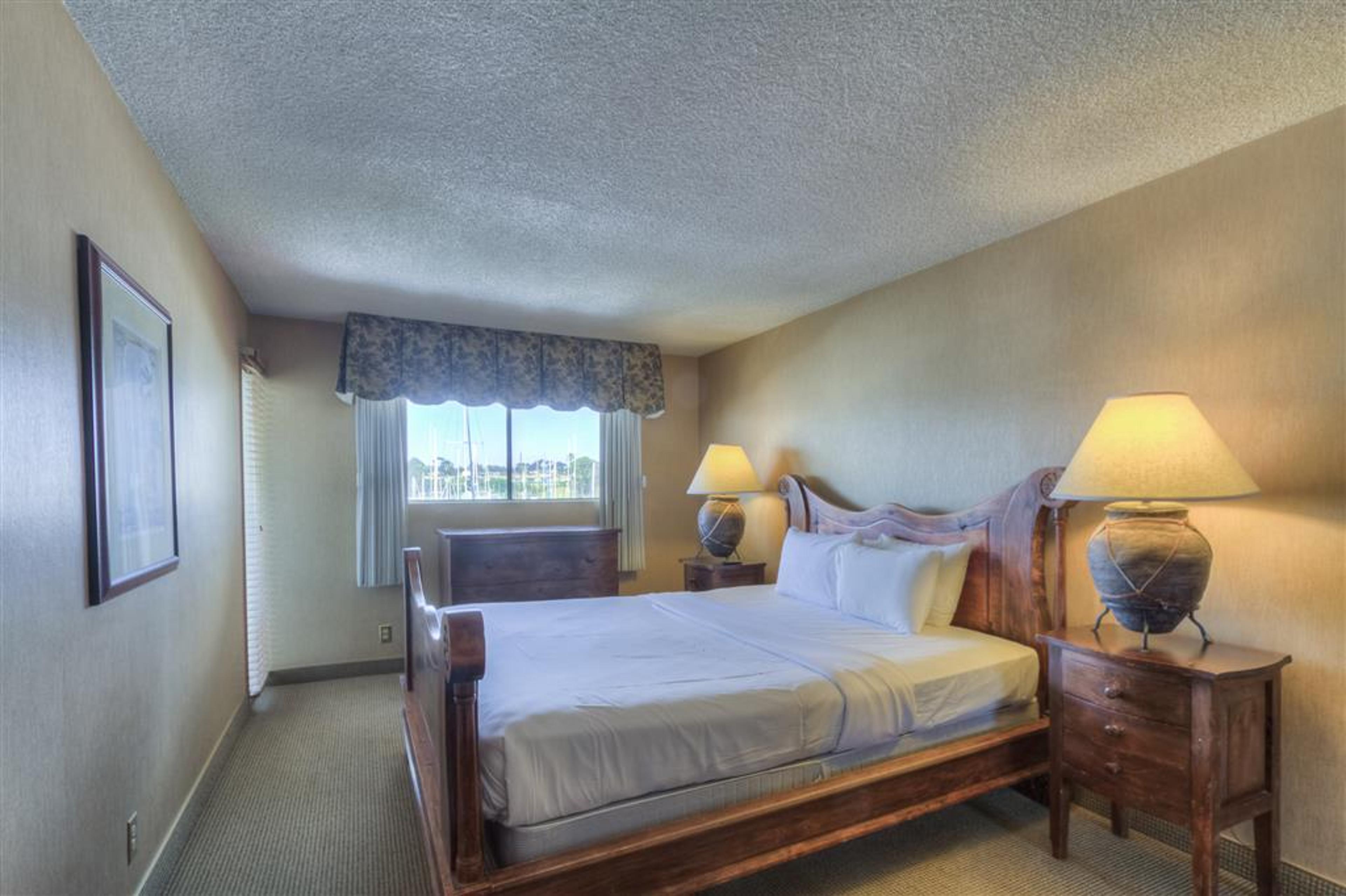 OCEANSIDE MARINA SUITES