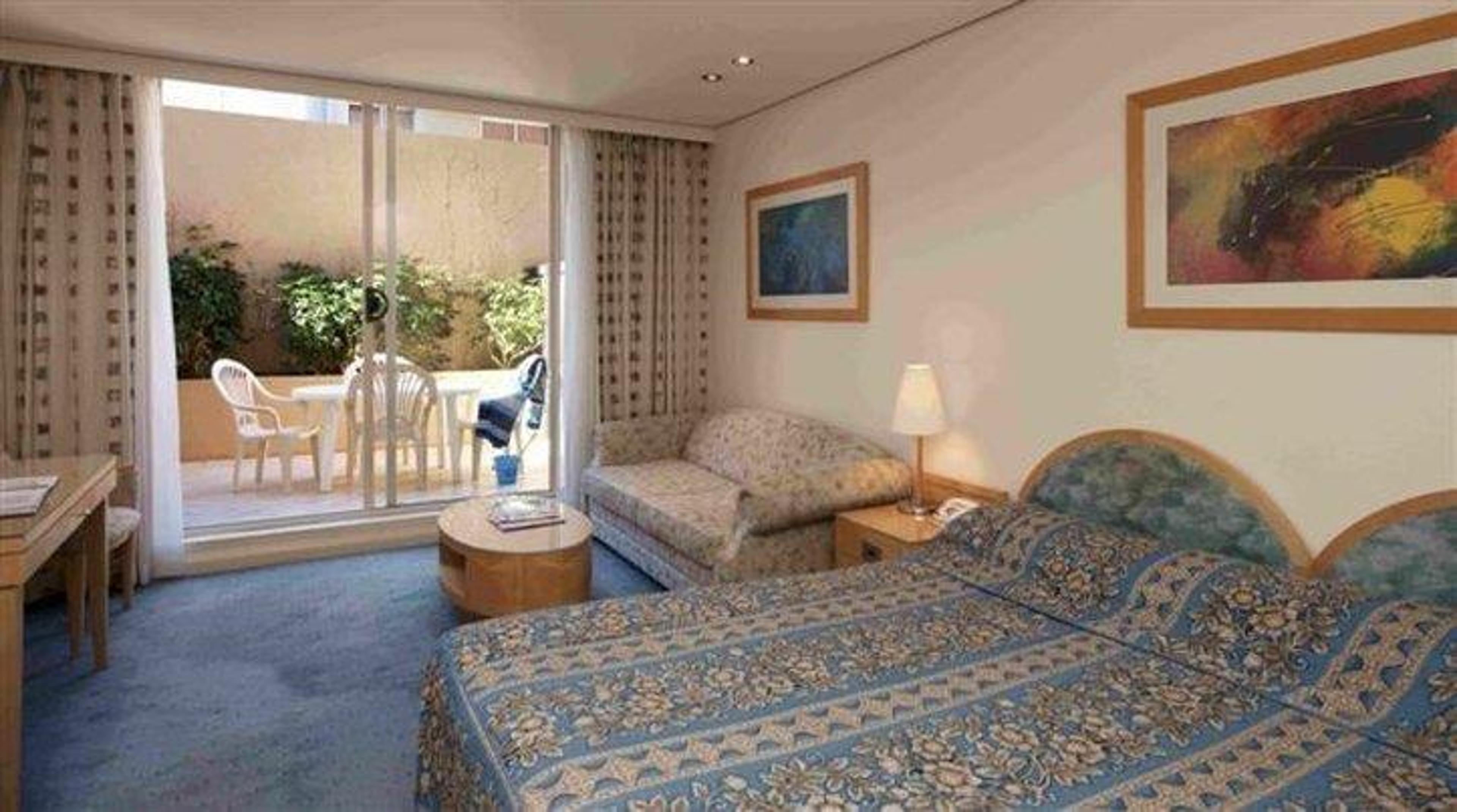 COOGEE SANDS HOTEL AND APARTMENTS