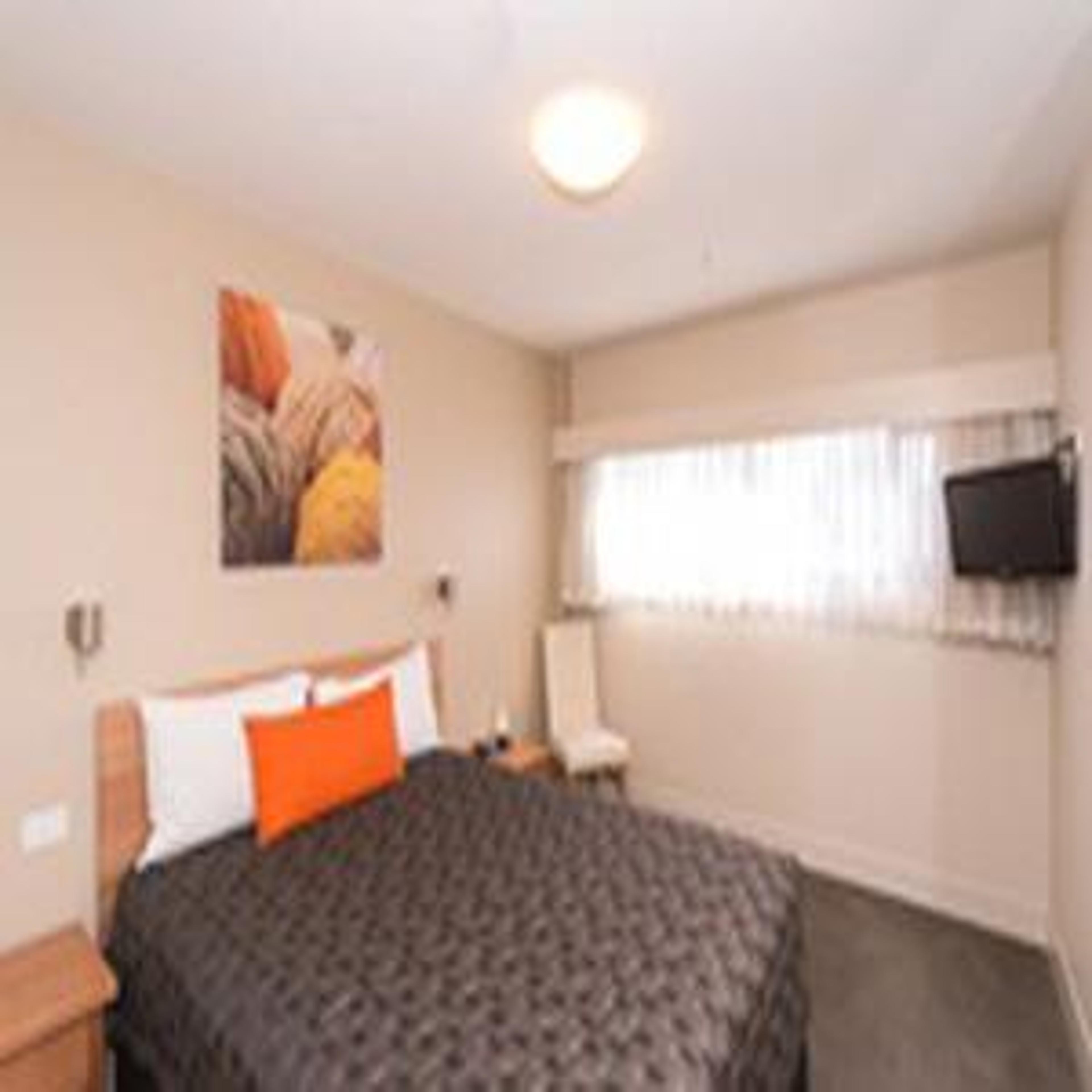 OLD WOOLSTORE APARTMENT HOTEL. THE