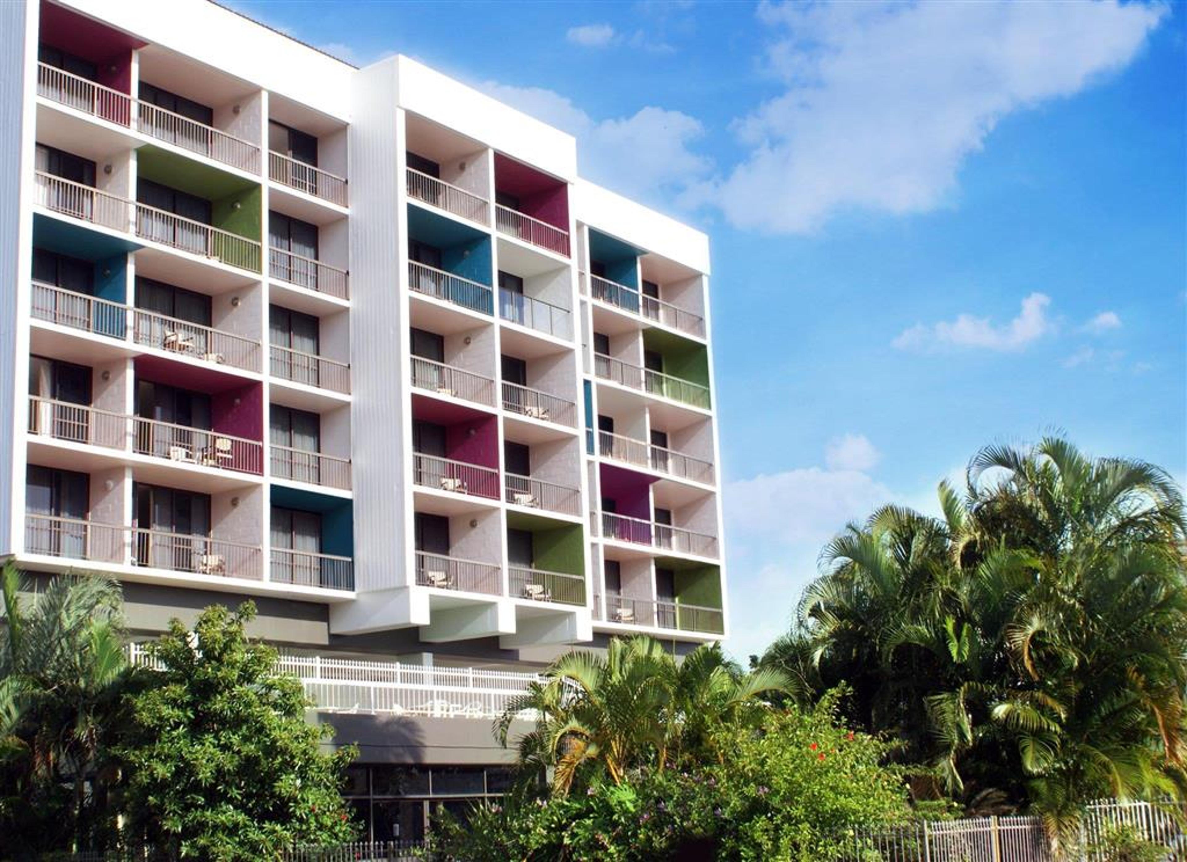 CAIRNS PLAZA HOTEL