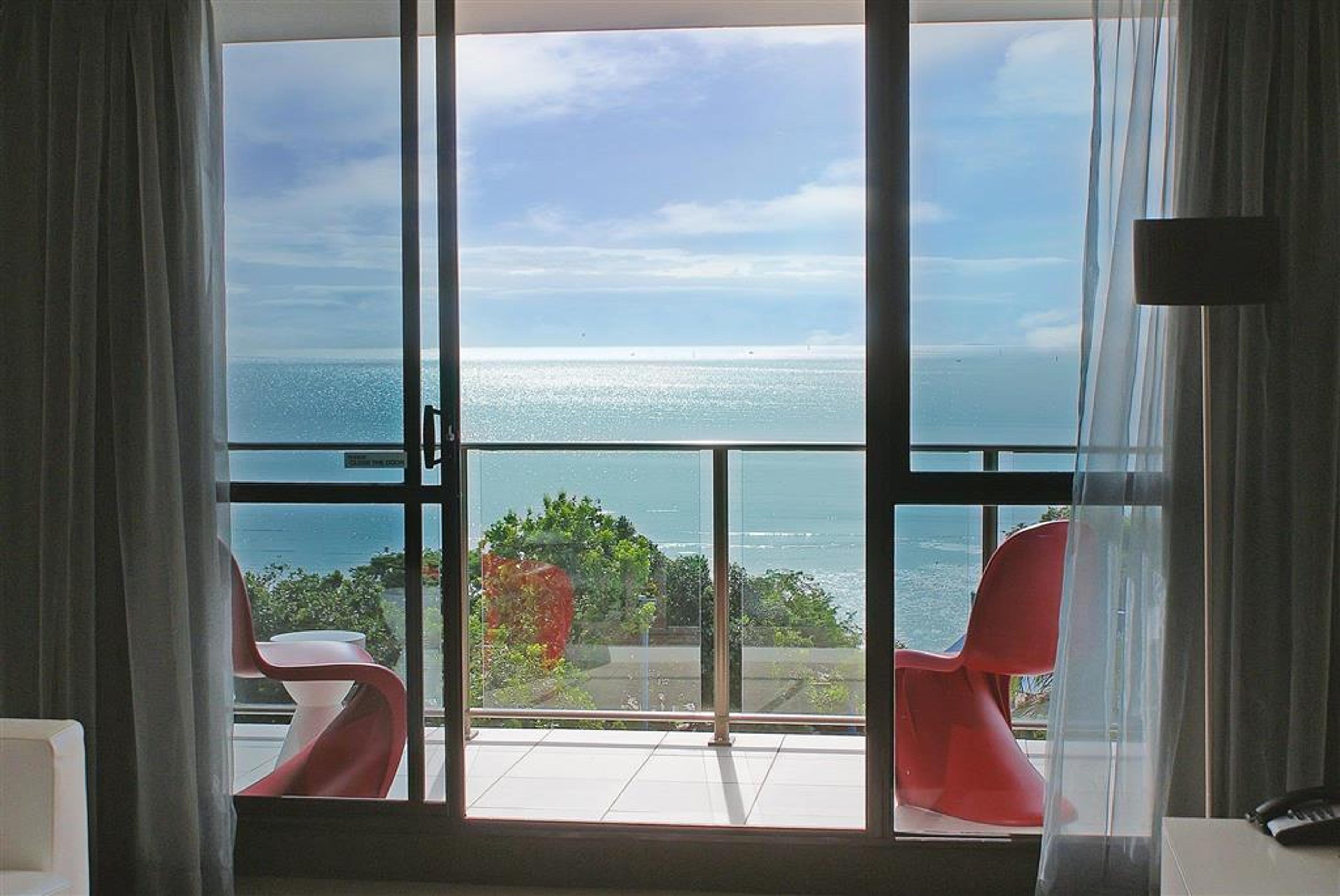 CAIRNS PLAZA HOTEL