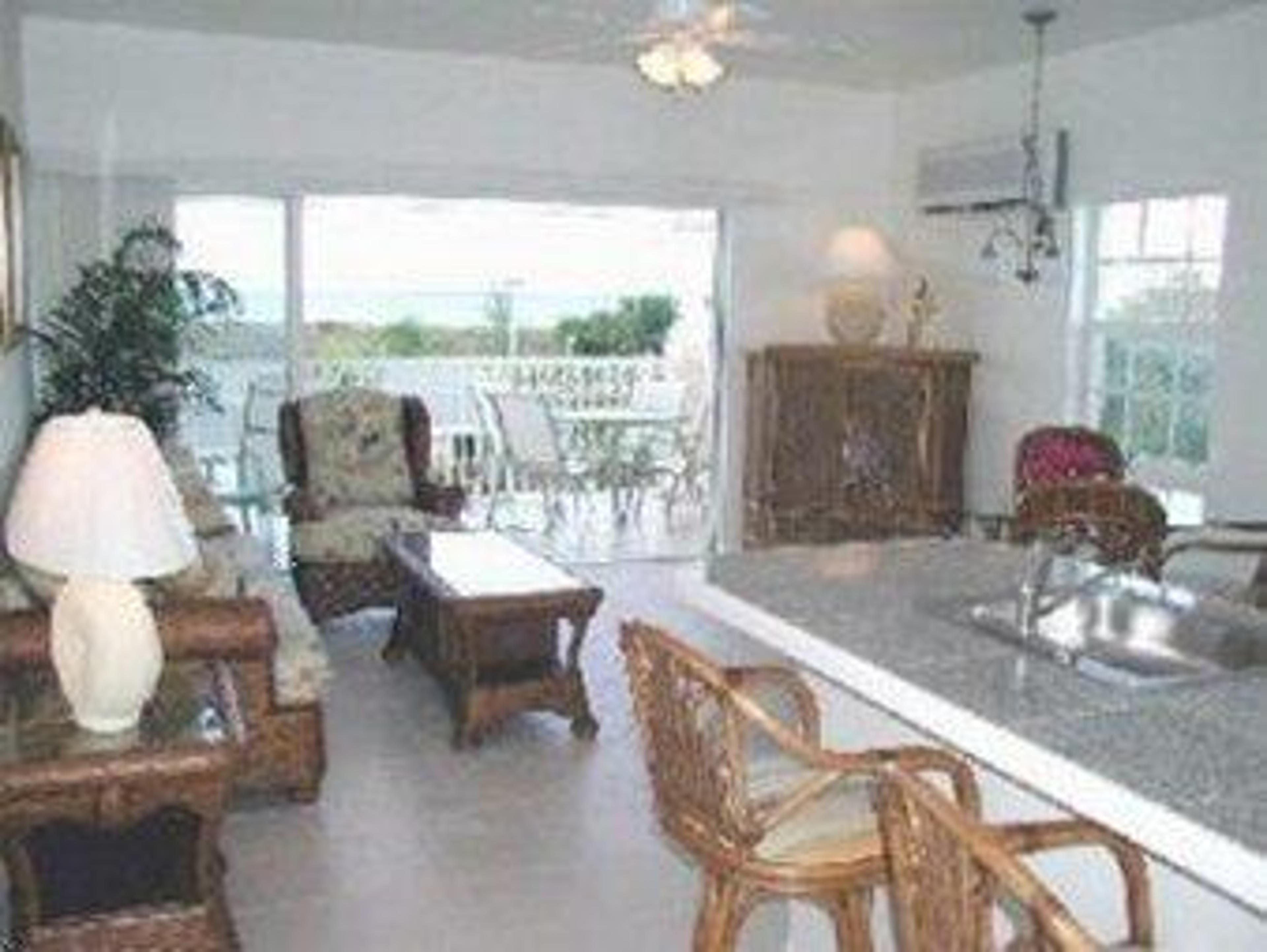 TRADE WINDS CONDOTEL