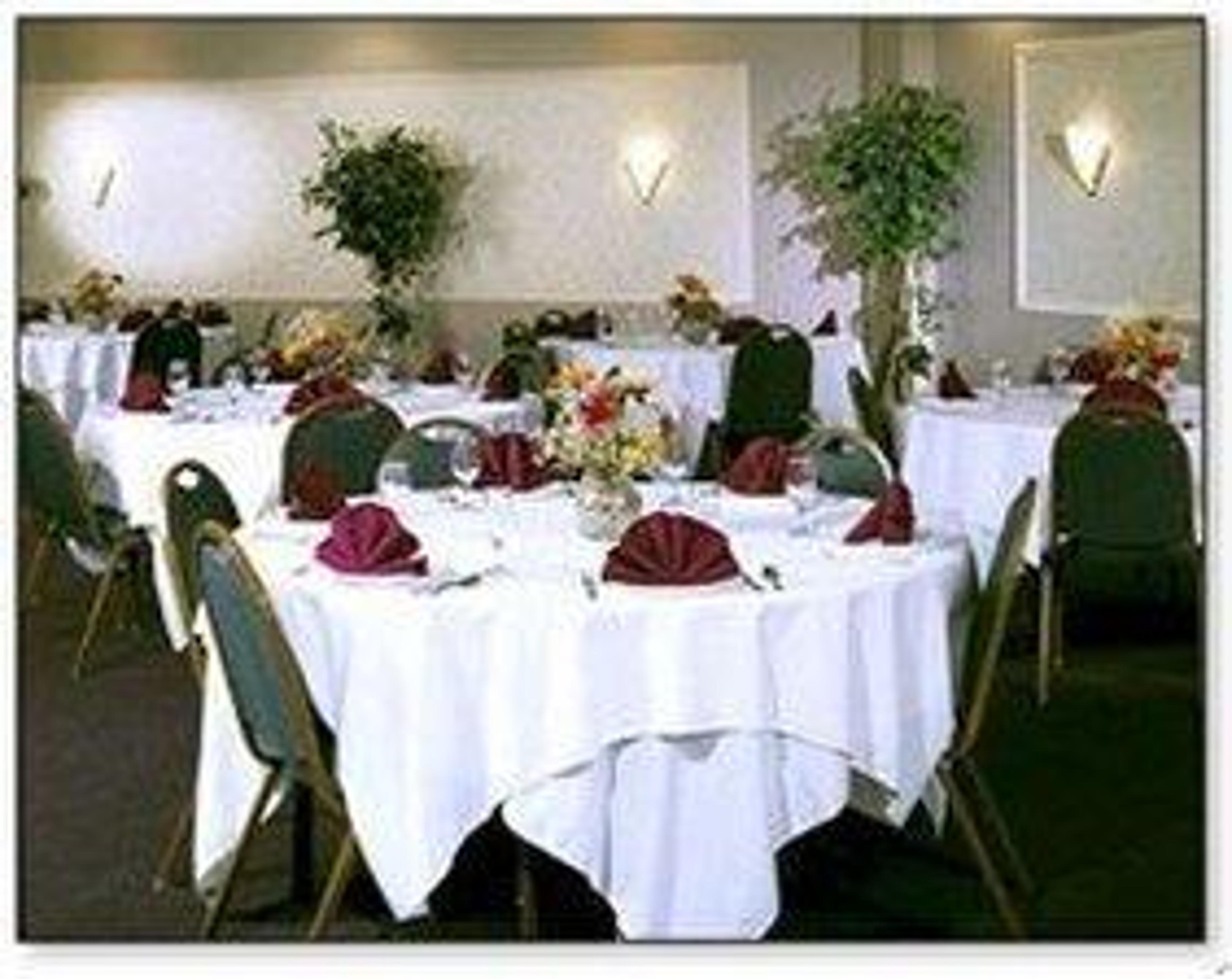 ROGUE REGENCY INN AND SUITES