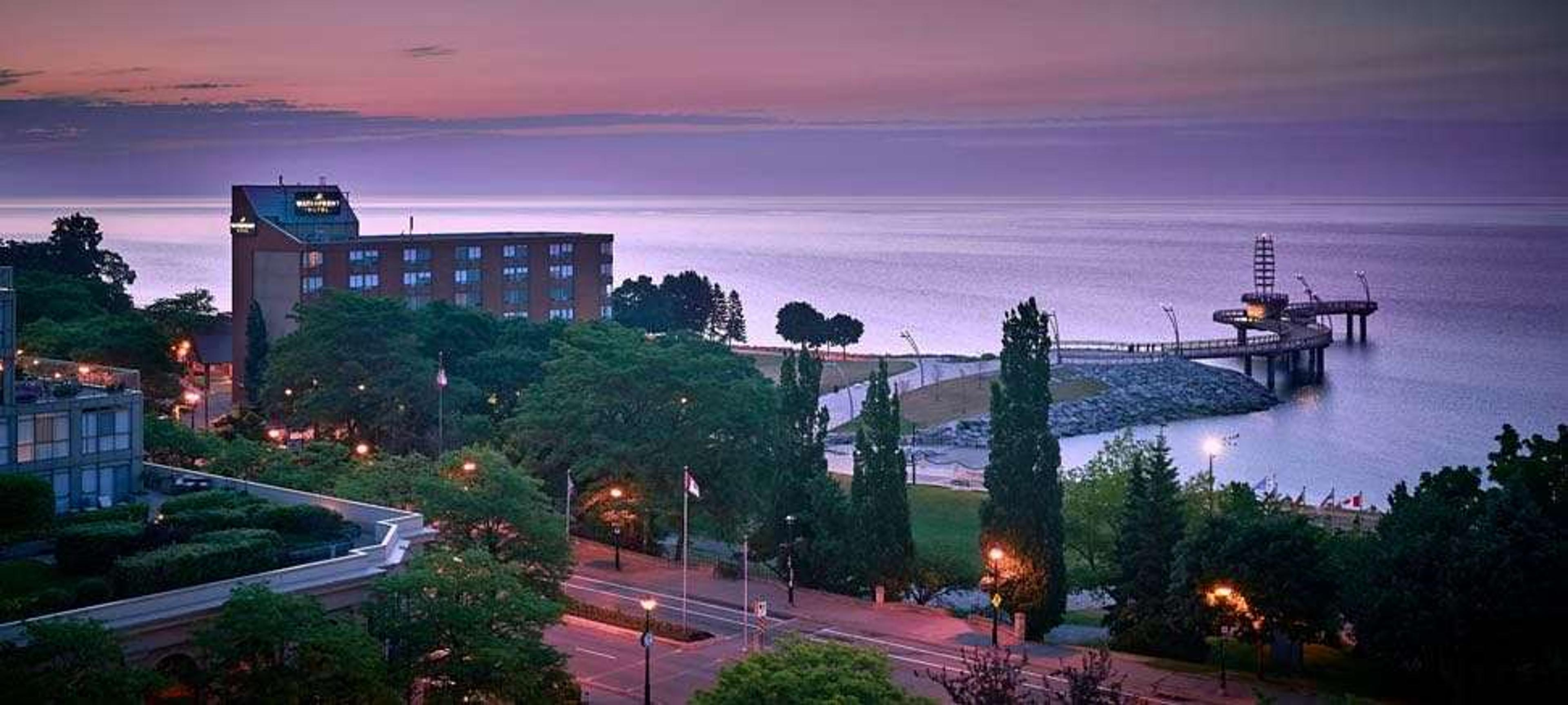 WATERFRONT HTL DWTN BURL